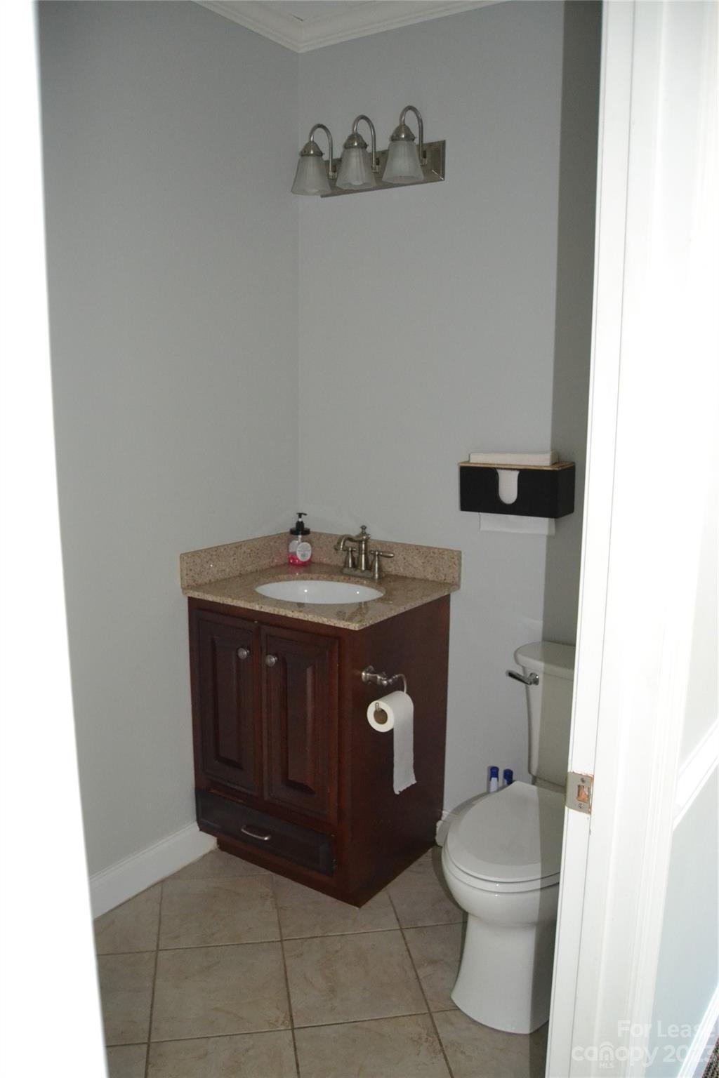 1113 E Ozark Avenue Property Photo 9