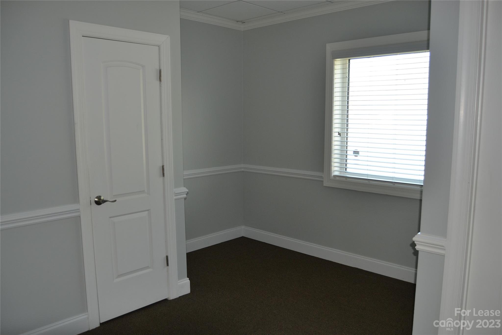 1113 E Ozark Avenue Property Photo 10