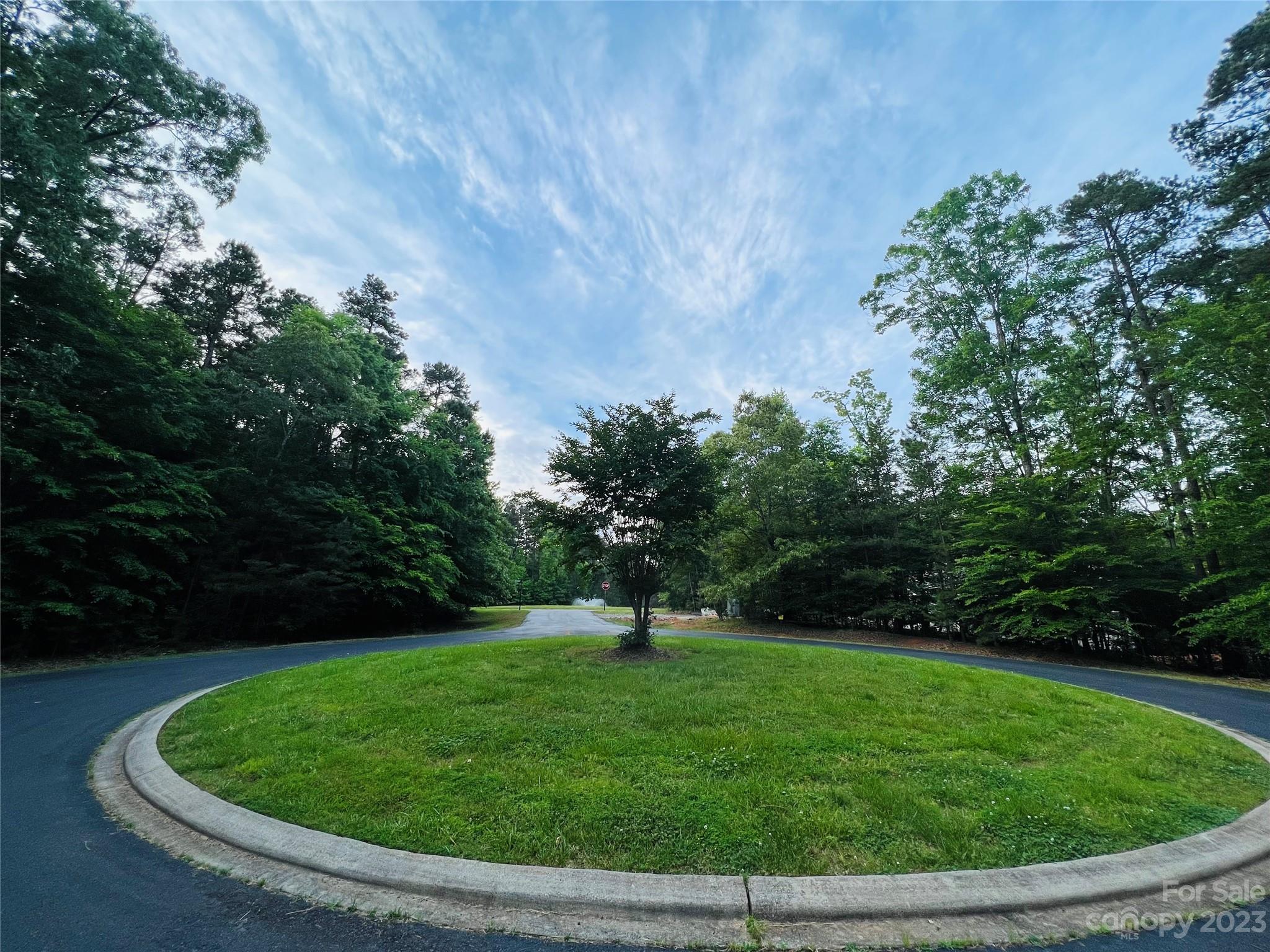127 Admirals Court Property Photo 4