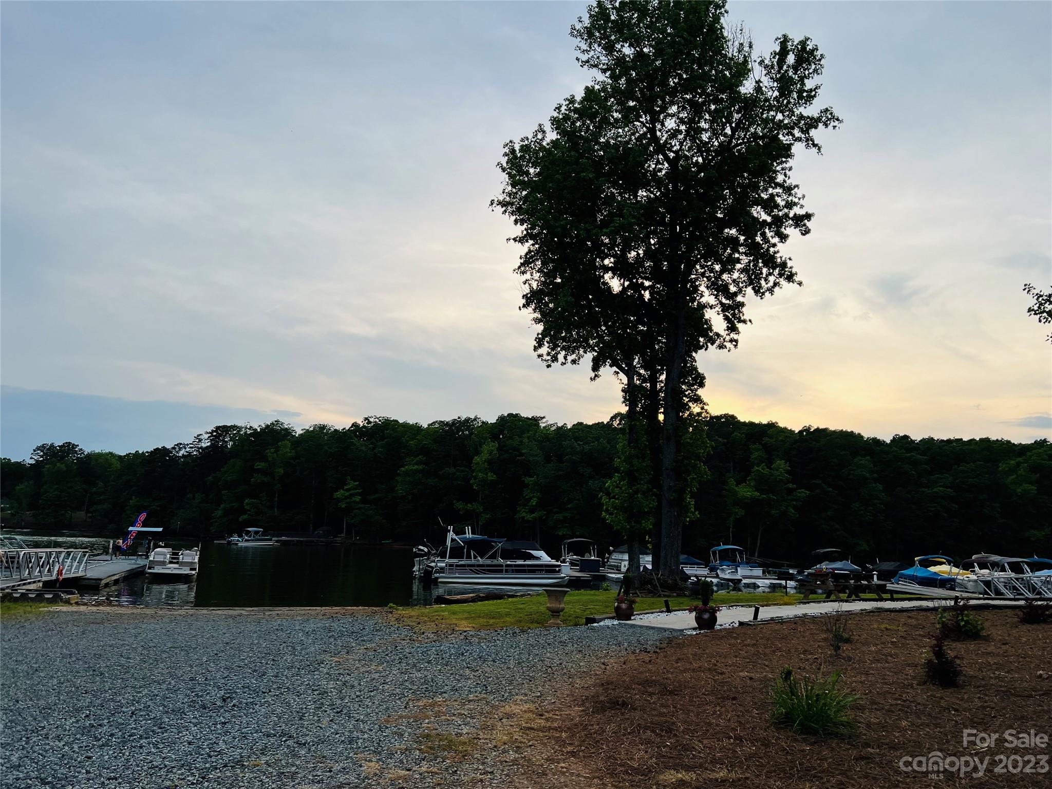 127 Admirals Court Property Photo 22