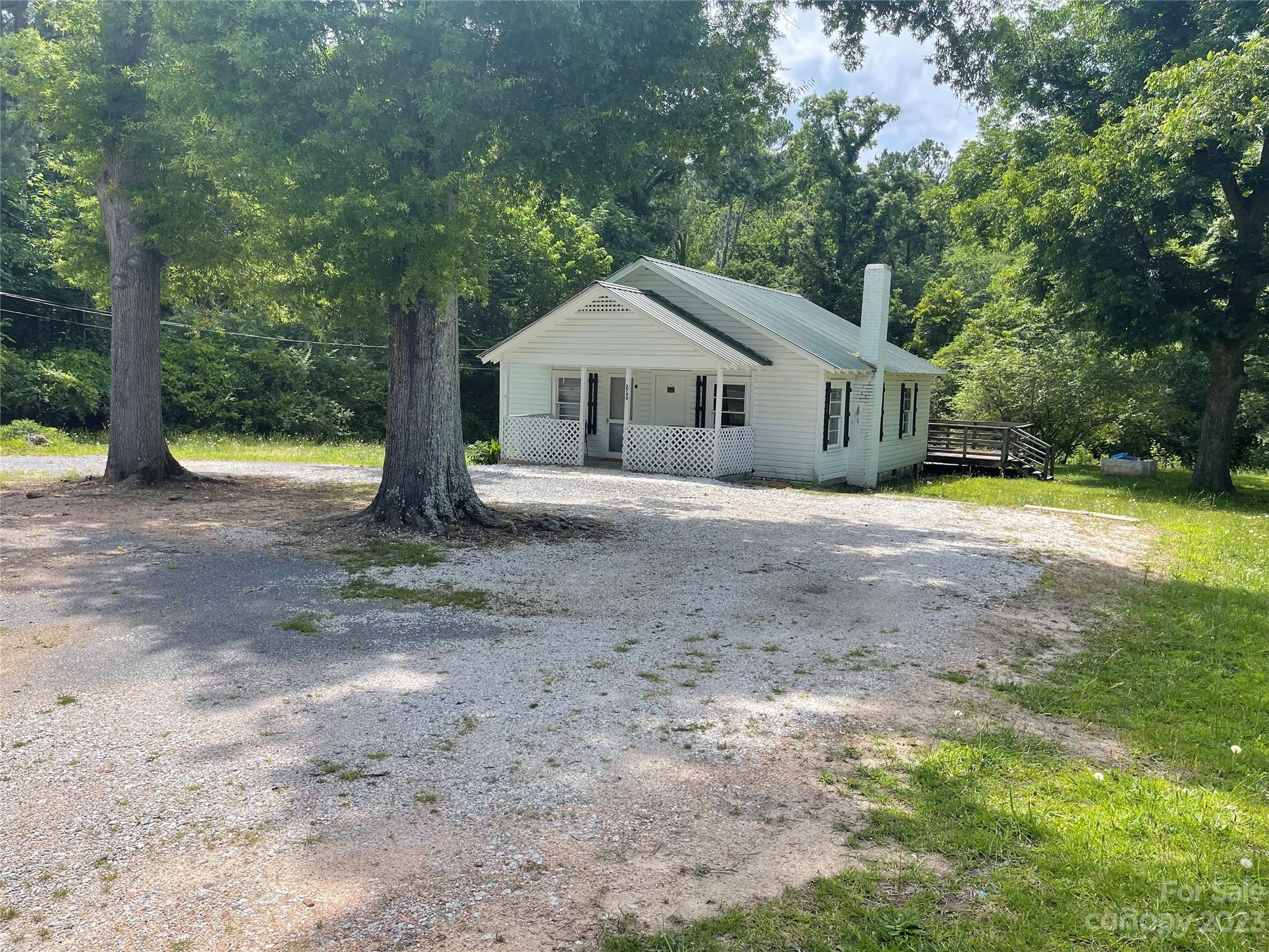 2790 Great Falls Highway Property Photo 3