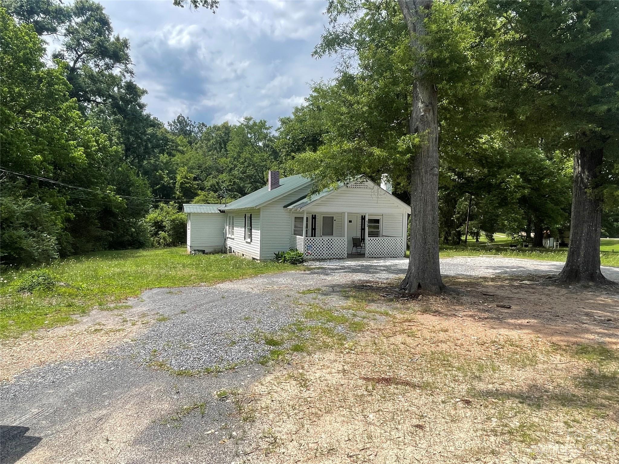 2790 Great Falls Highway Property Photo 4