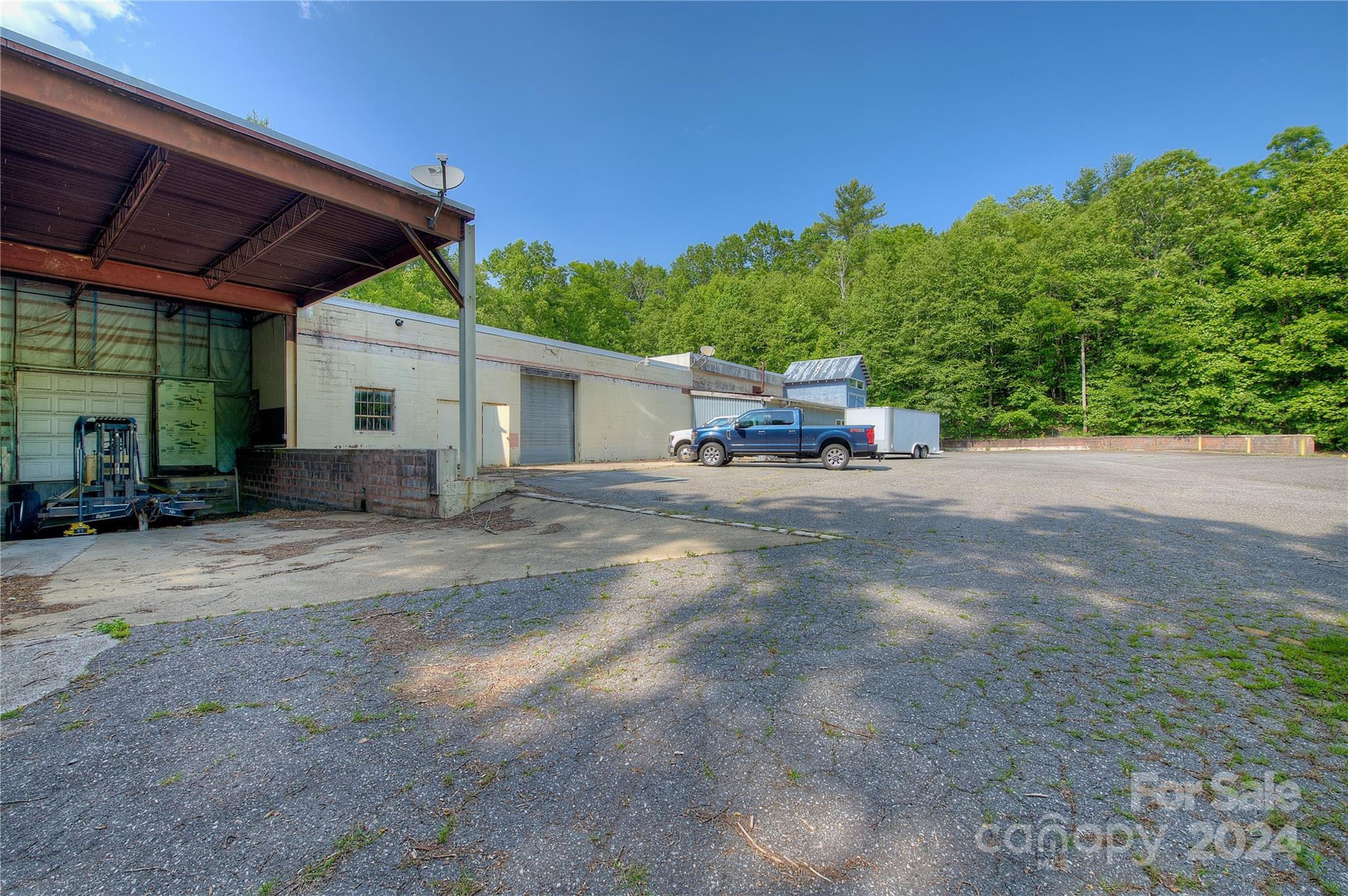 350 Henredon Road Property Photo