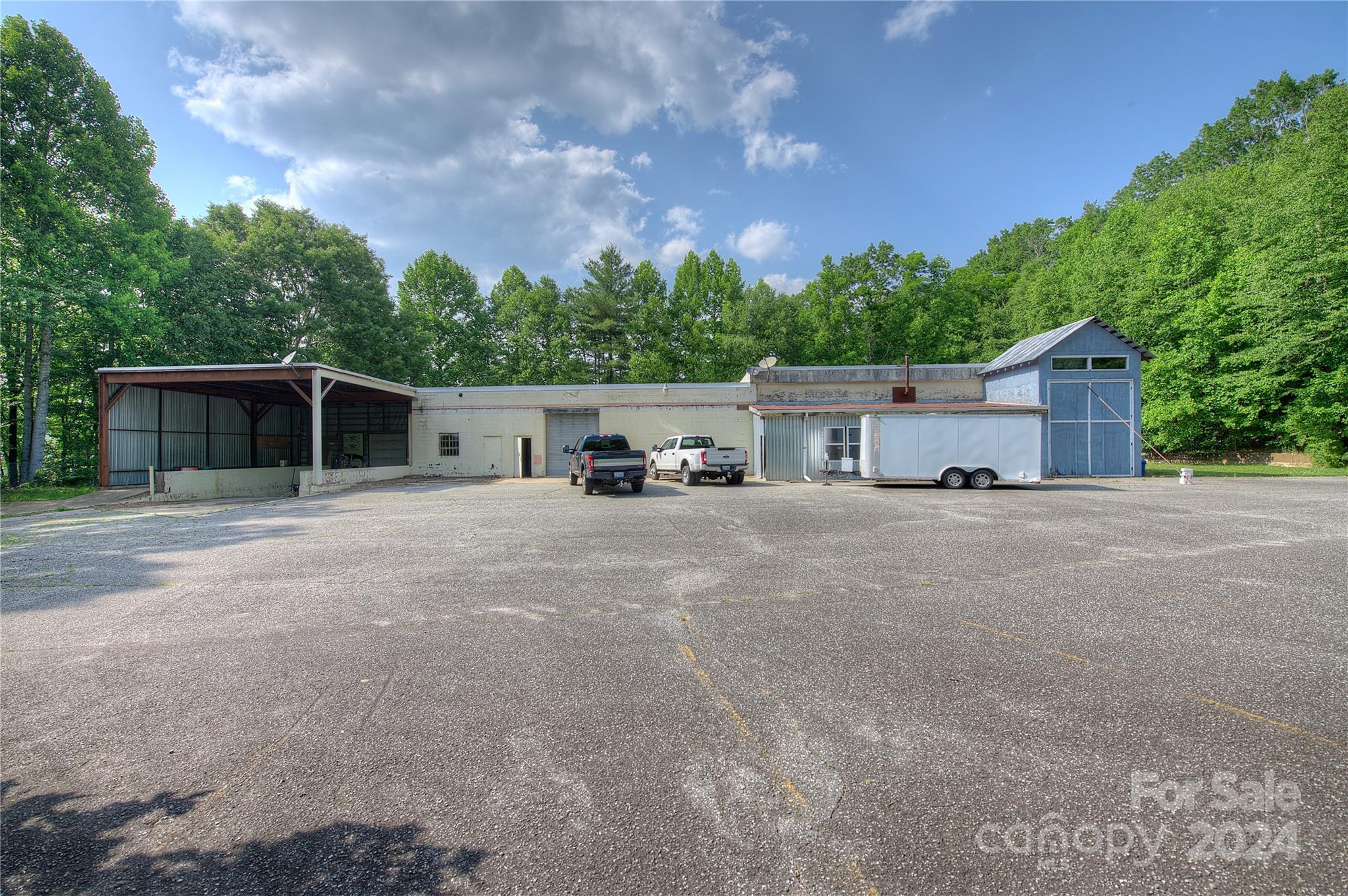 350 Henredon Road Property Photo 3
