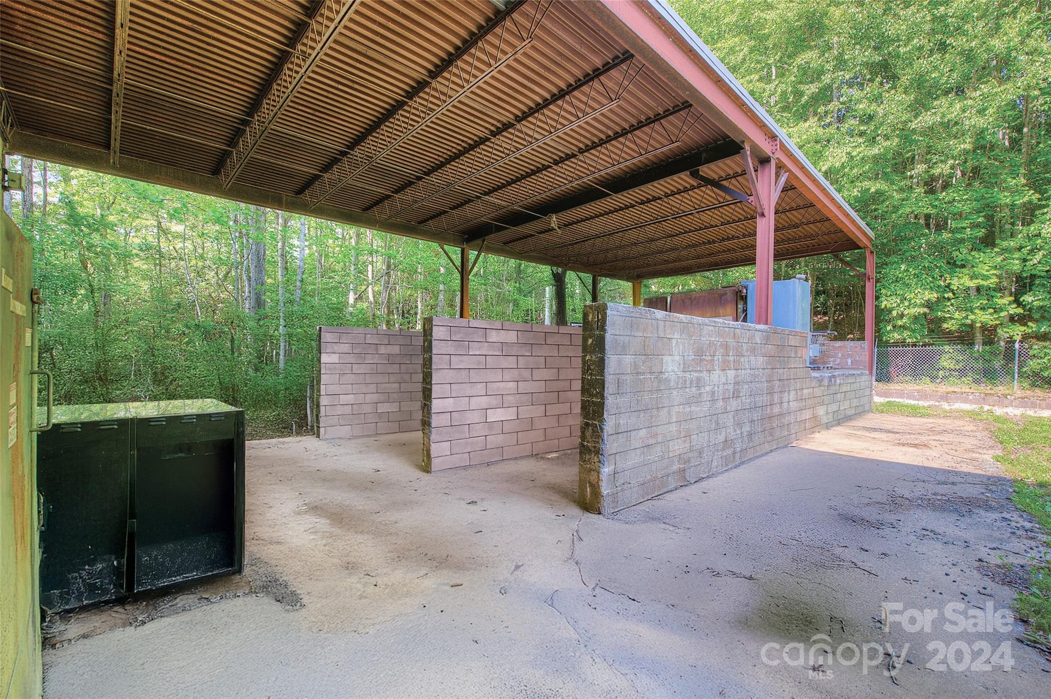 350 Henredon Road Property Photo 7