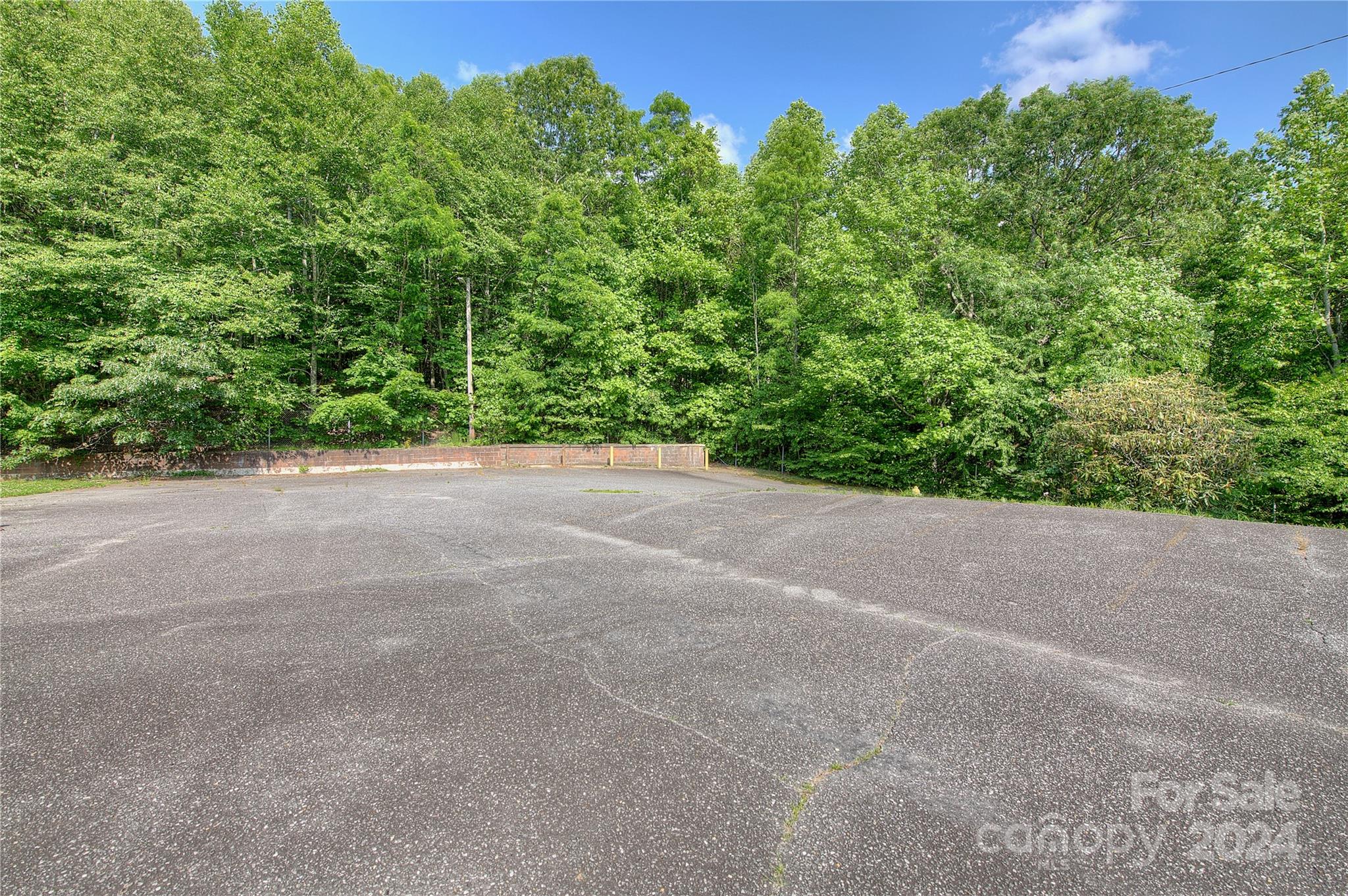 350 Henredon Road Property Photo 10
