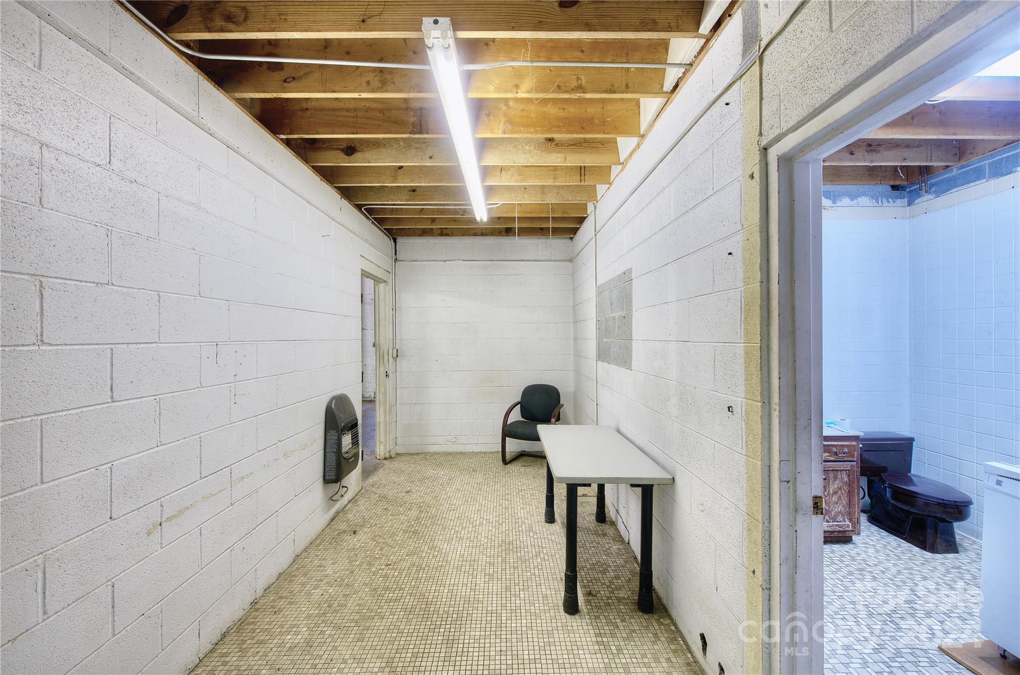 350 Henredon Road Property Photo 24