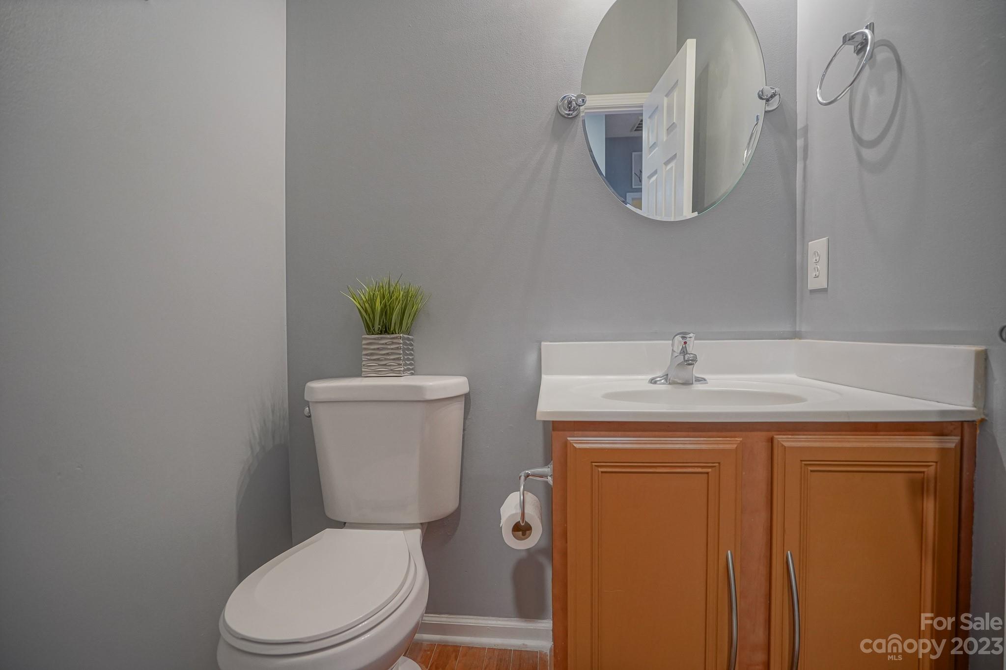 1008 Reigate Road Property Photo 6