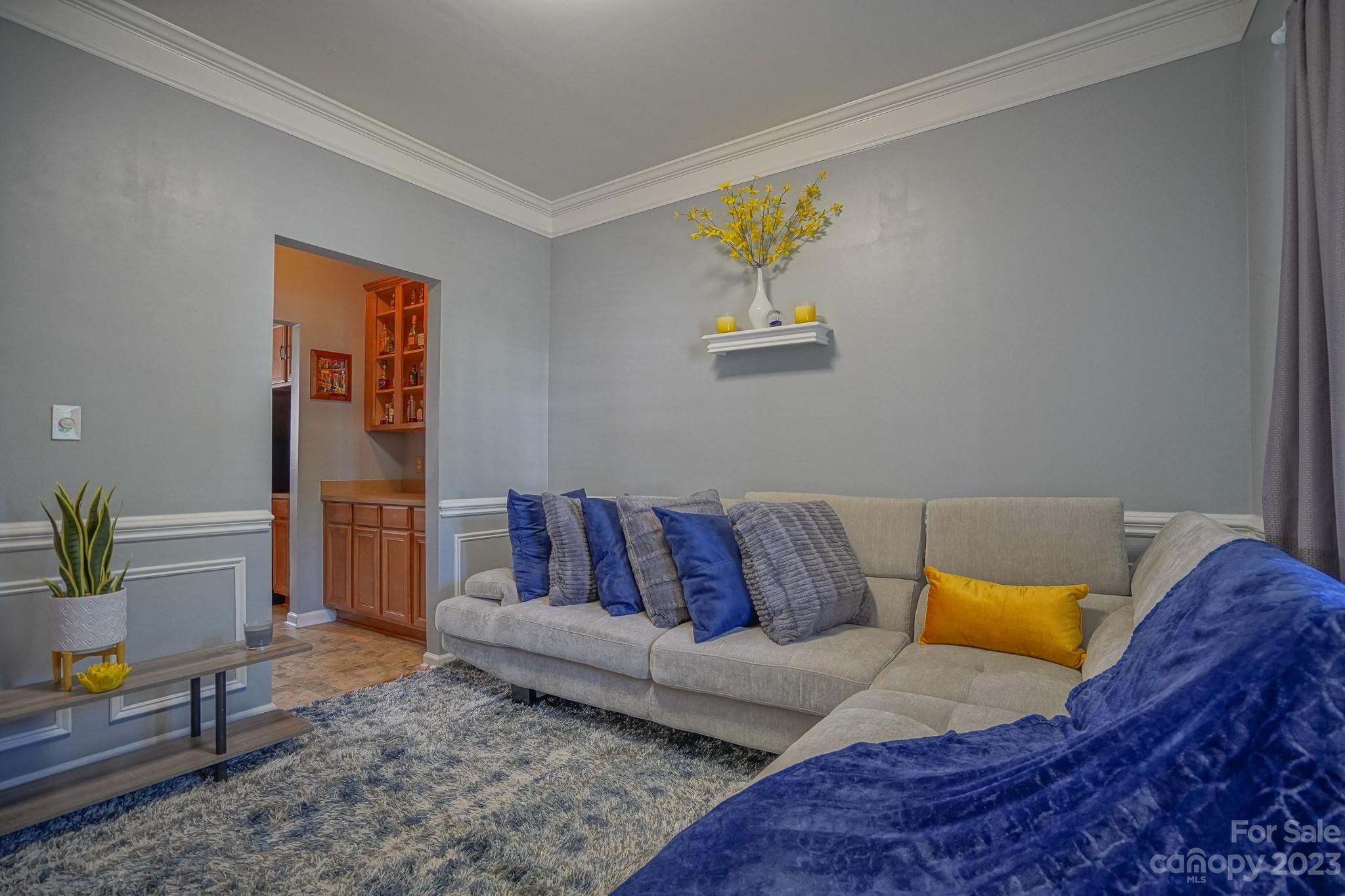 1008 Reigate Road Property Photo 8