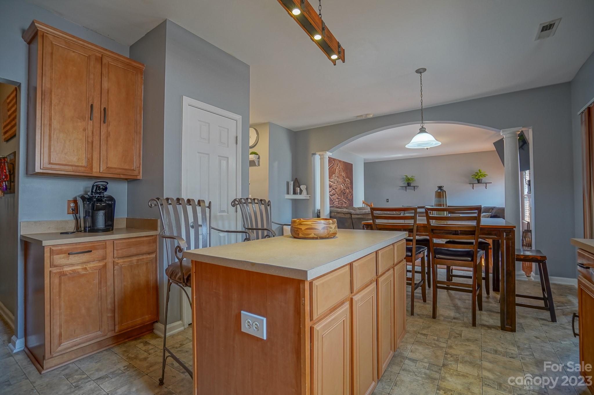 1008 Reigate Road Property Photo 15