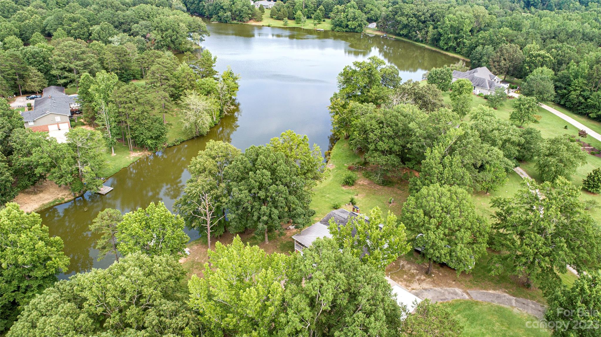 711 Shoreline Drive Property Photo 4