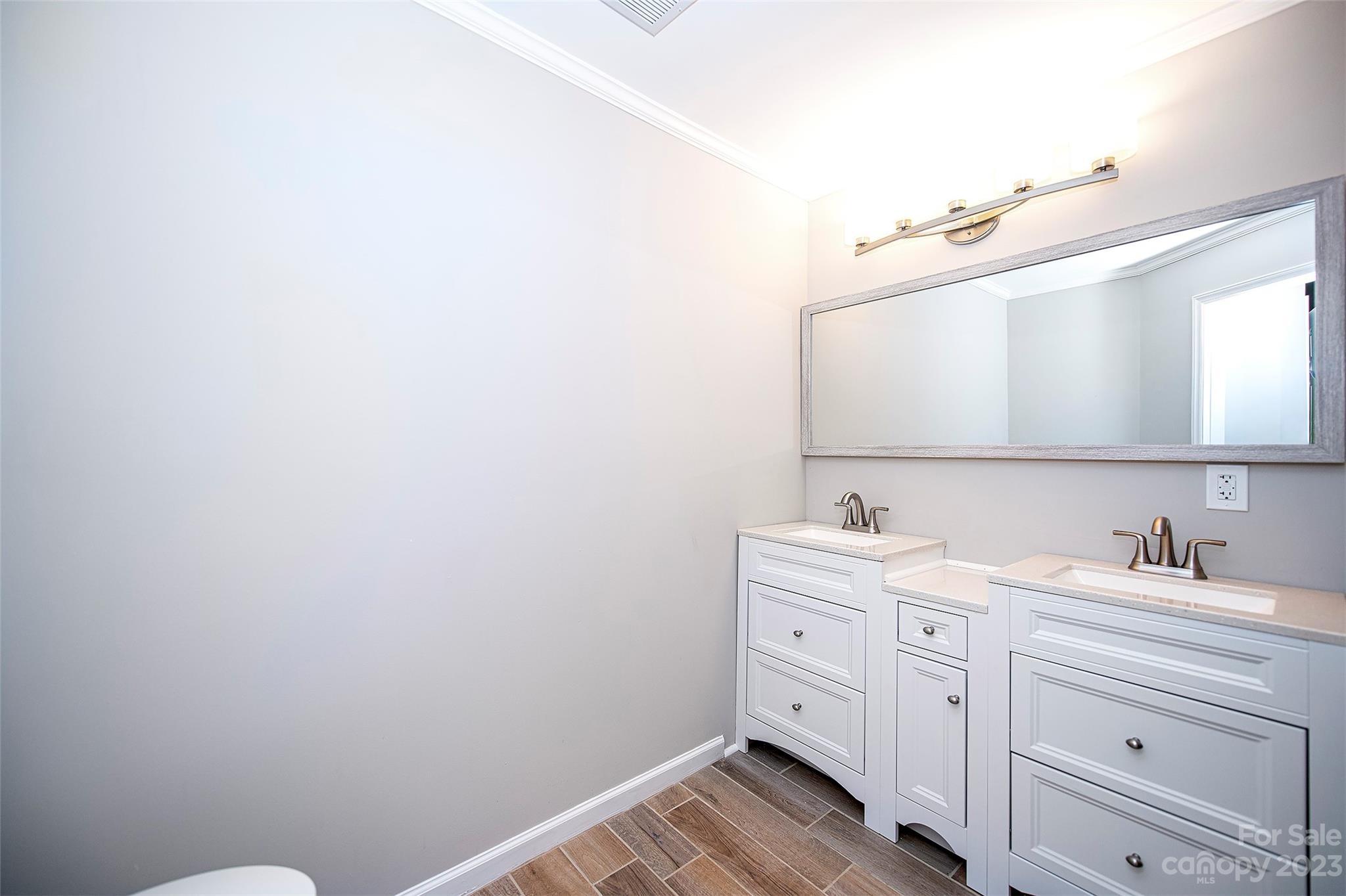 711 Shoreline Drive Property Photo 11