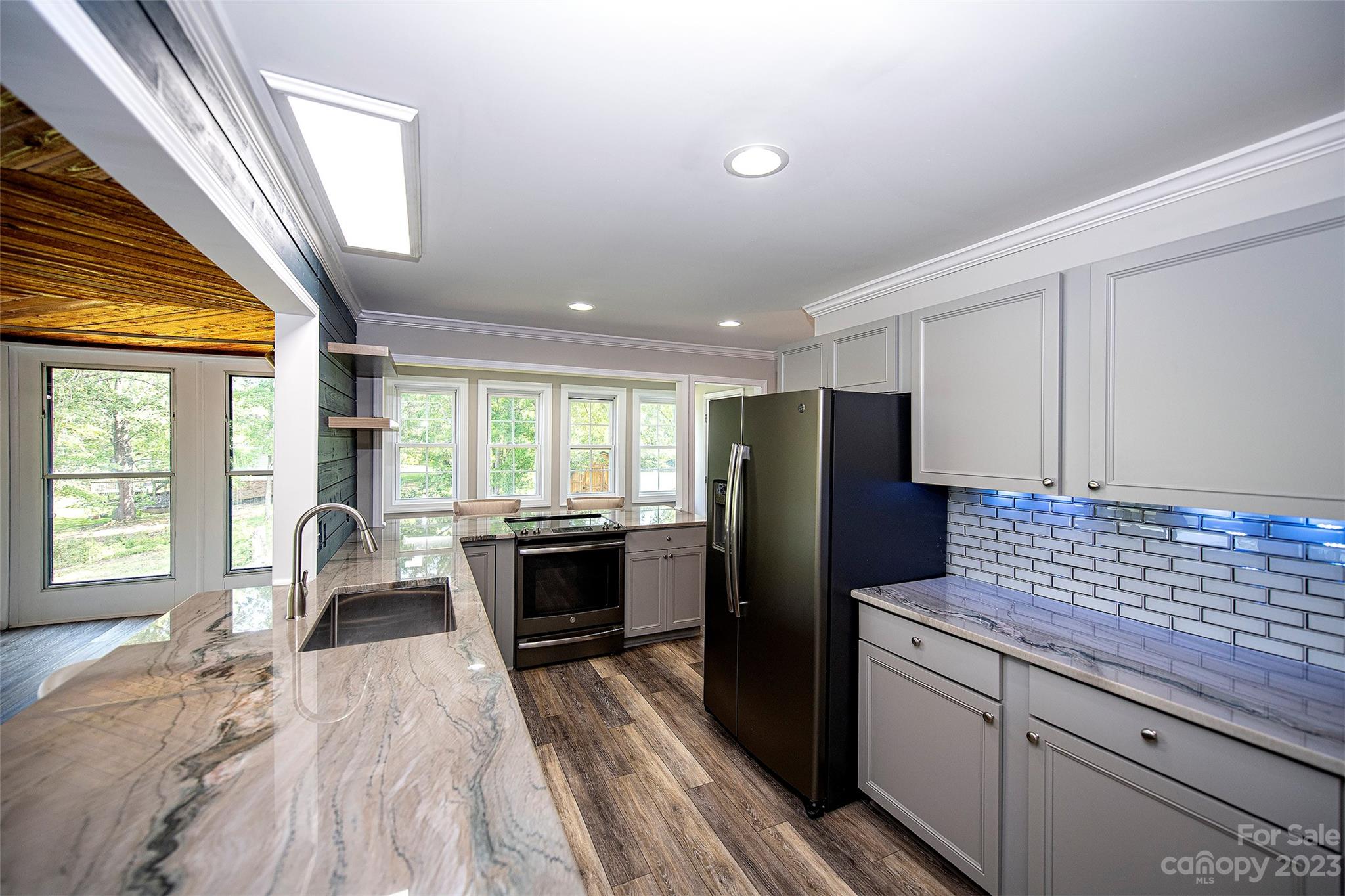 711 Shoreline Drive Property Photo 14