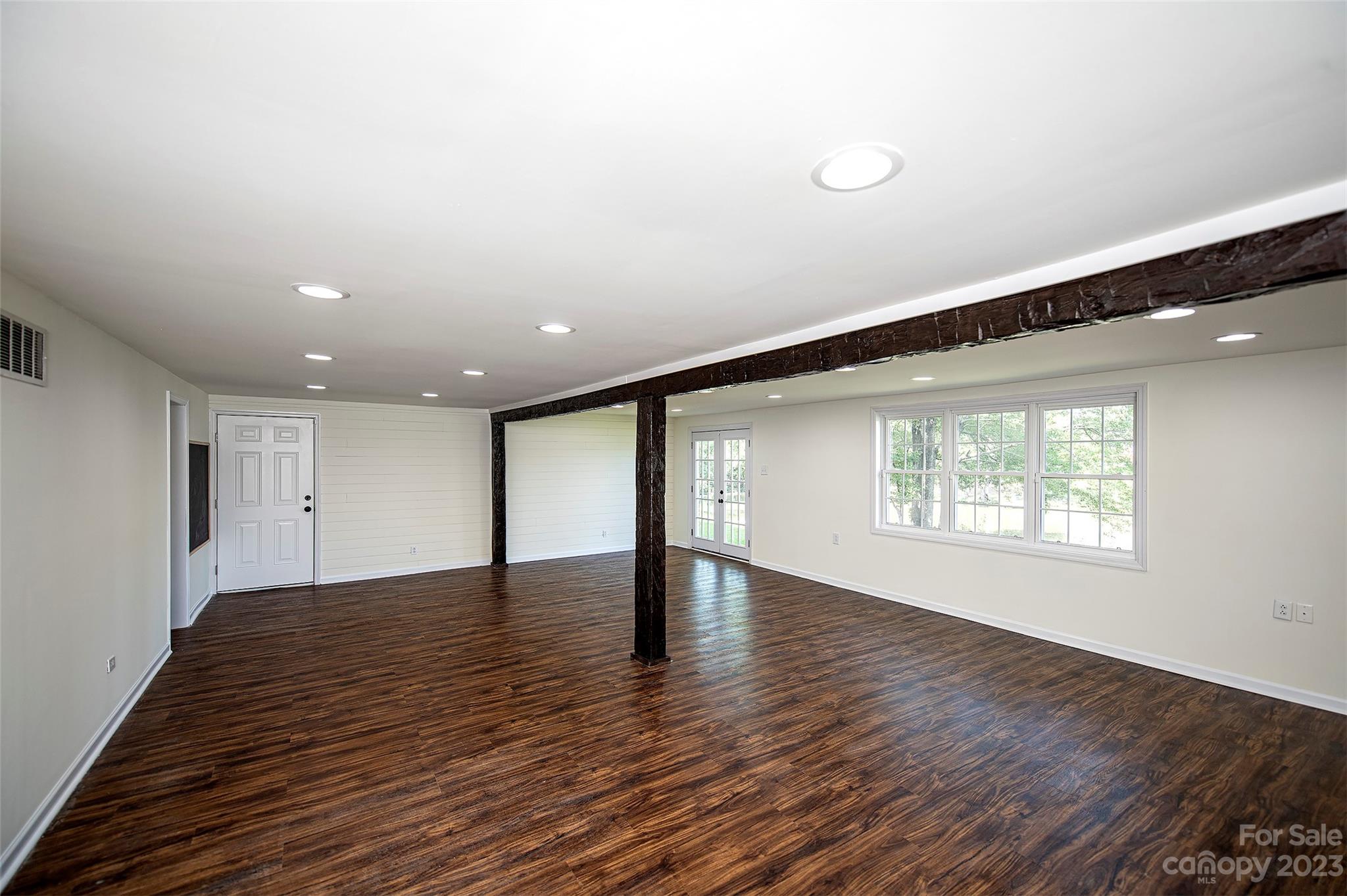 711 Shoreline Drive Property Photo 22