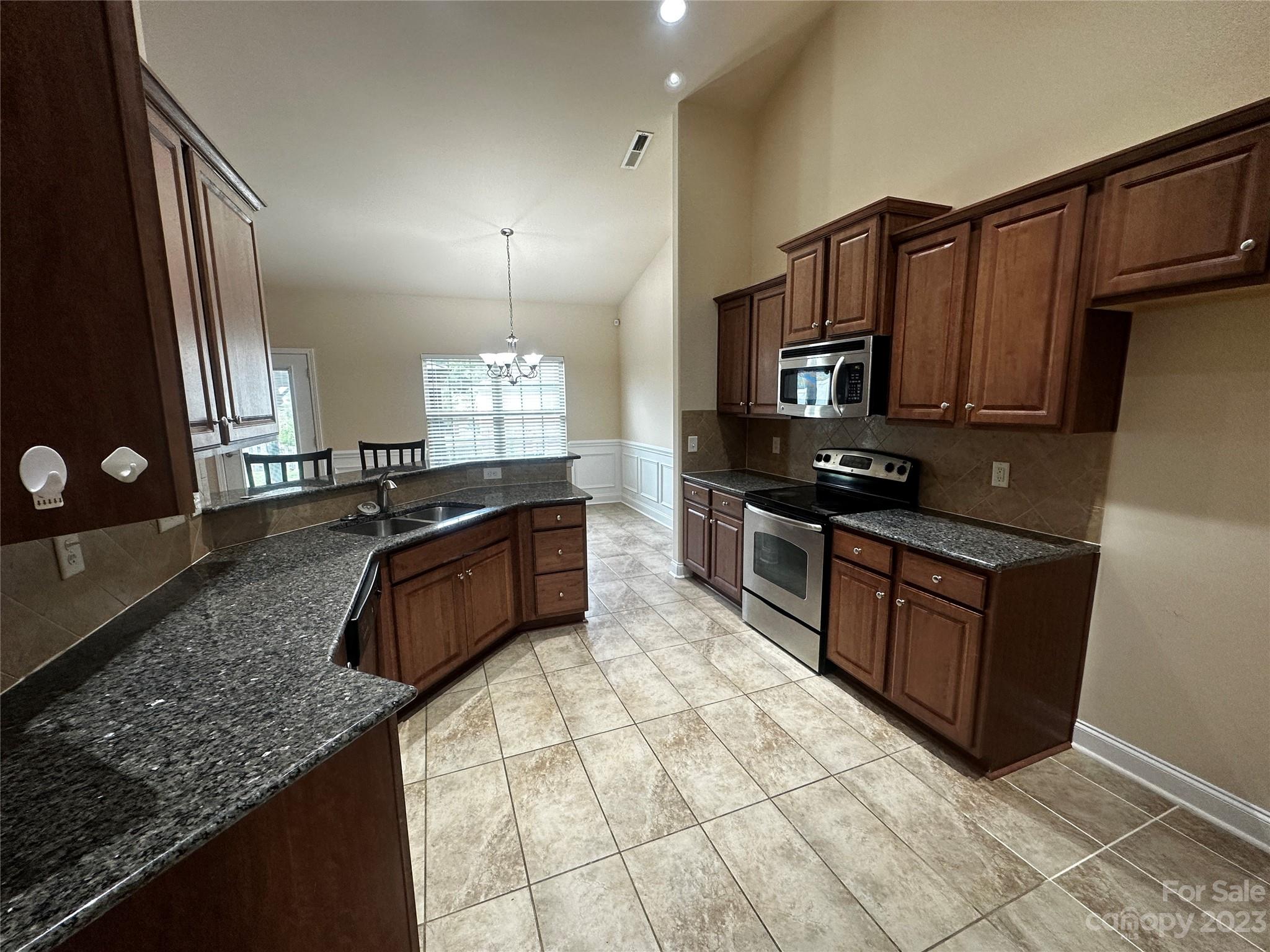 7252 Kenyon Drive Property Photo 2