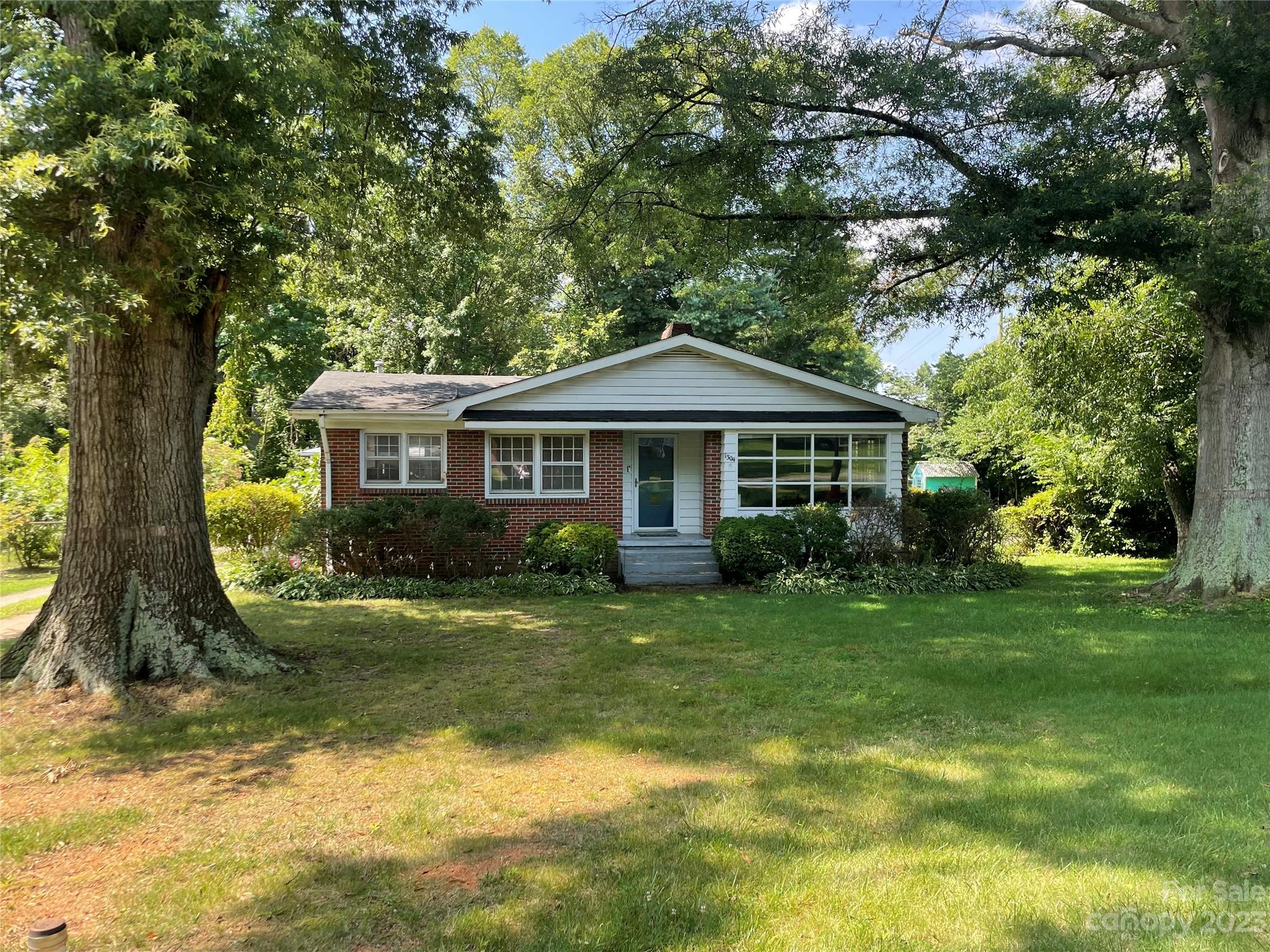 1304 Klondale Avenue Property Photo 1