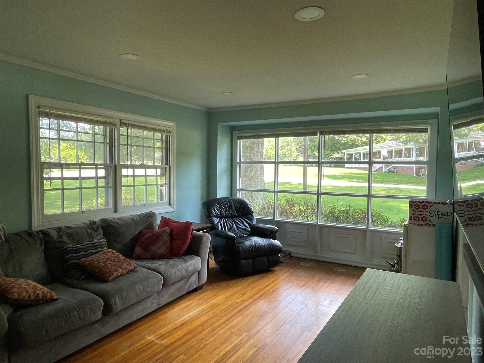 1304 Klondale Avenue Property Photo 8