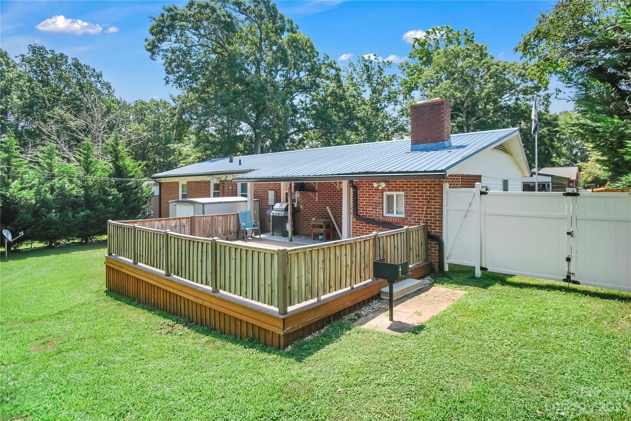 605 Jackson Street Property Photo 4