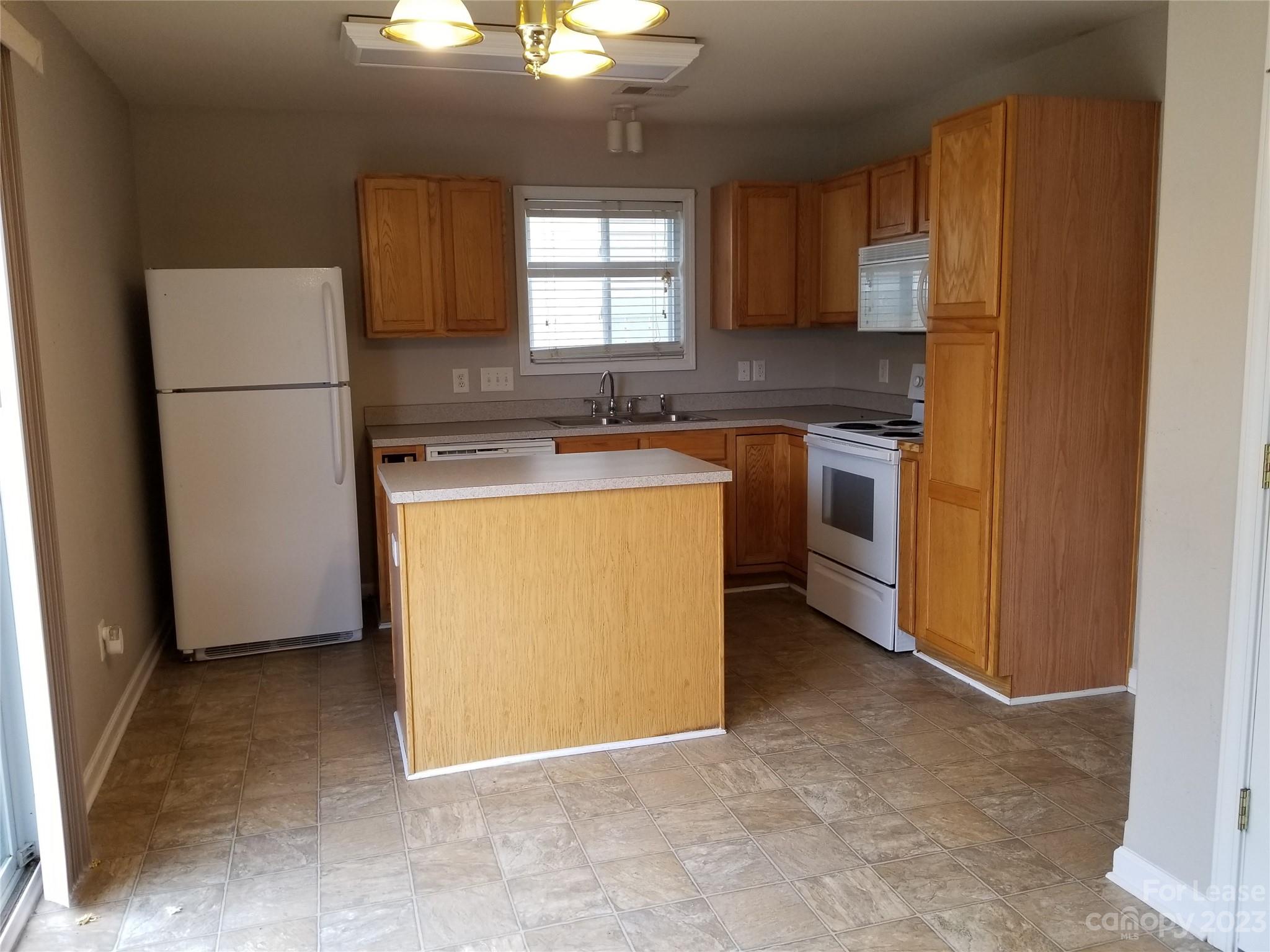 13410 Tartarian Court Property Photo 3