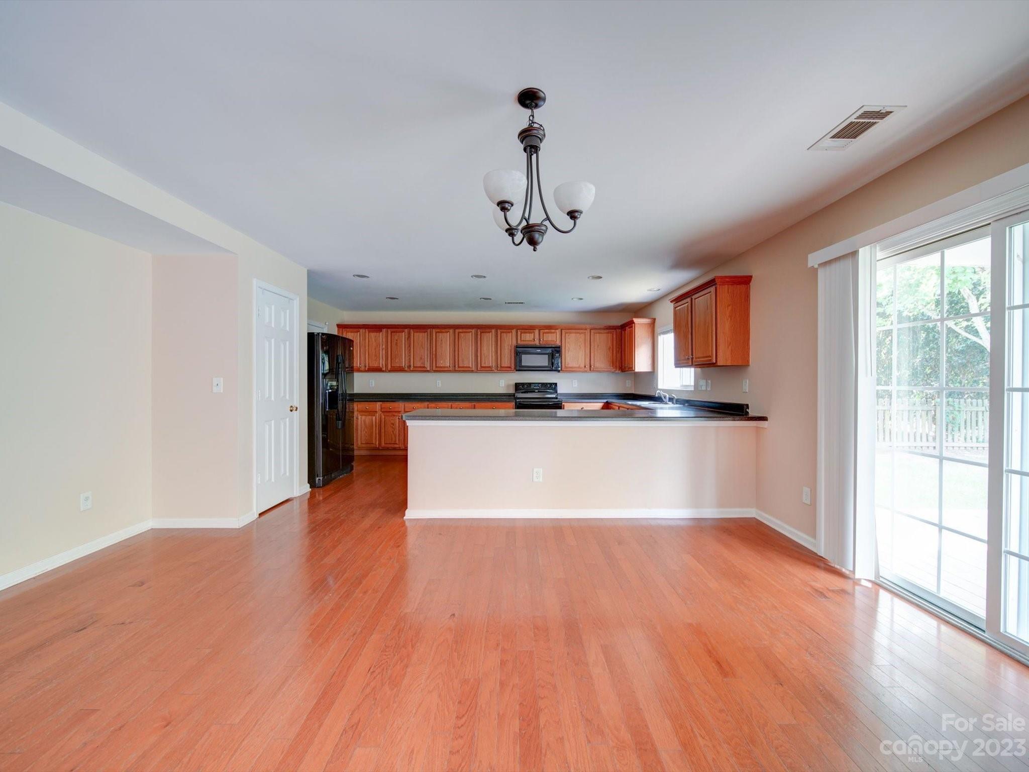 9221 Seamill Road Property Photo 12