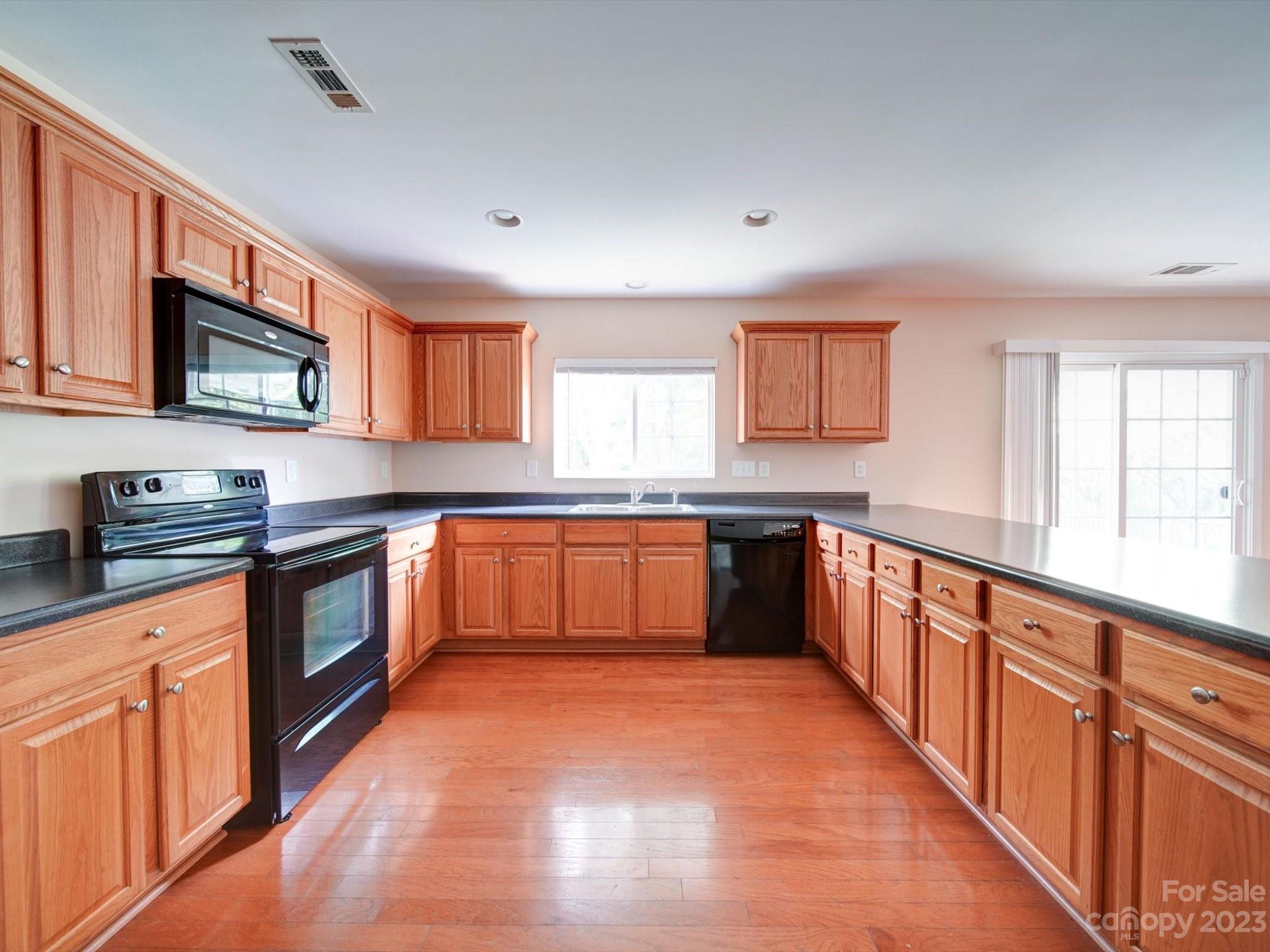 9221 Seamill Road Property Photo 15