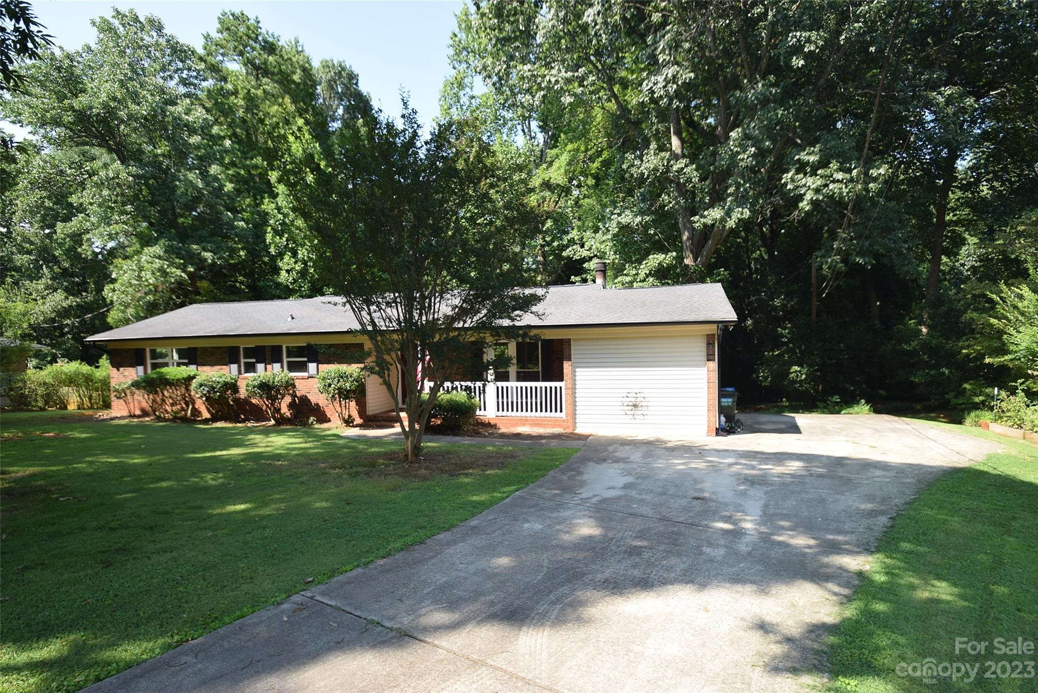 8429 Fieldwood Road Property Photo 3