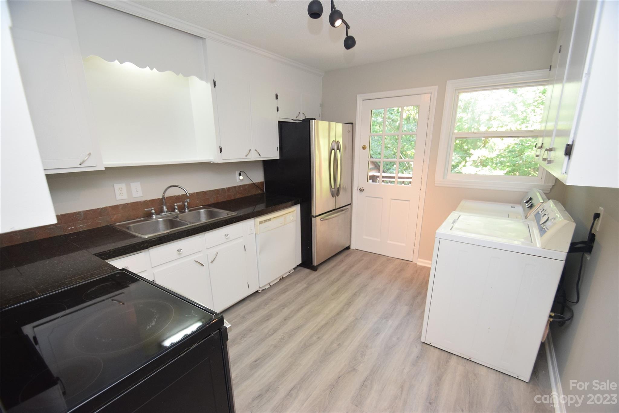8429 Fieldwood Road Property Photo 15
