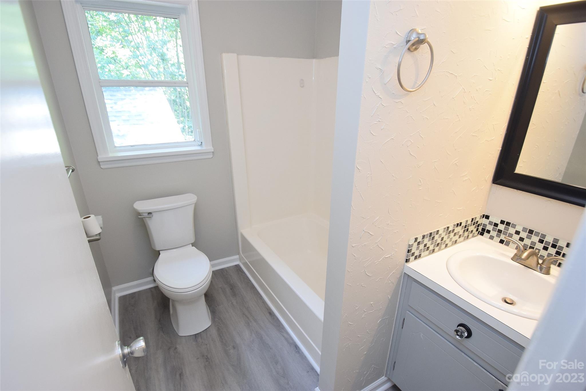 8429 Fieldwood Road Property Photo 25