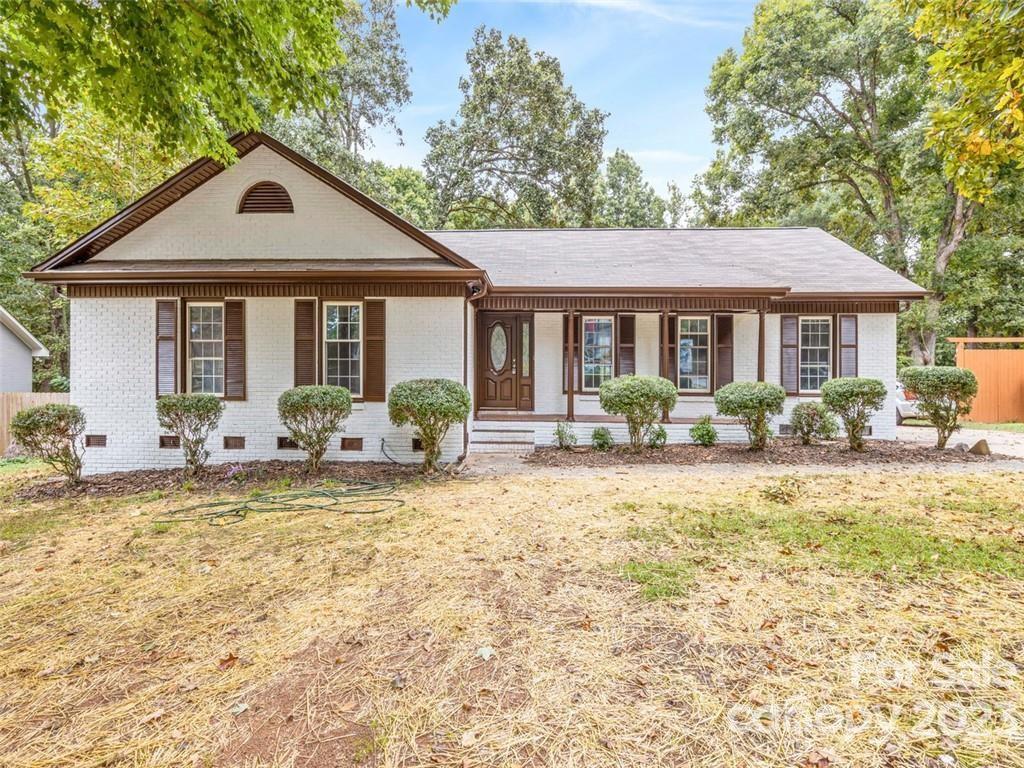 5745 Hollirose Drive Property Photo