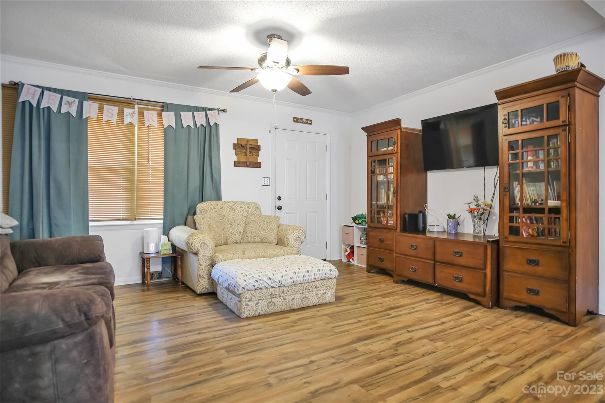 512 Goldwater Street Property Photo 6