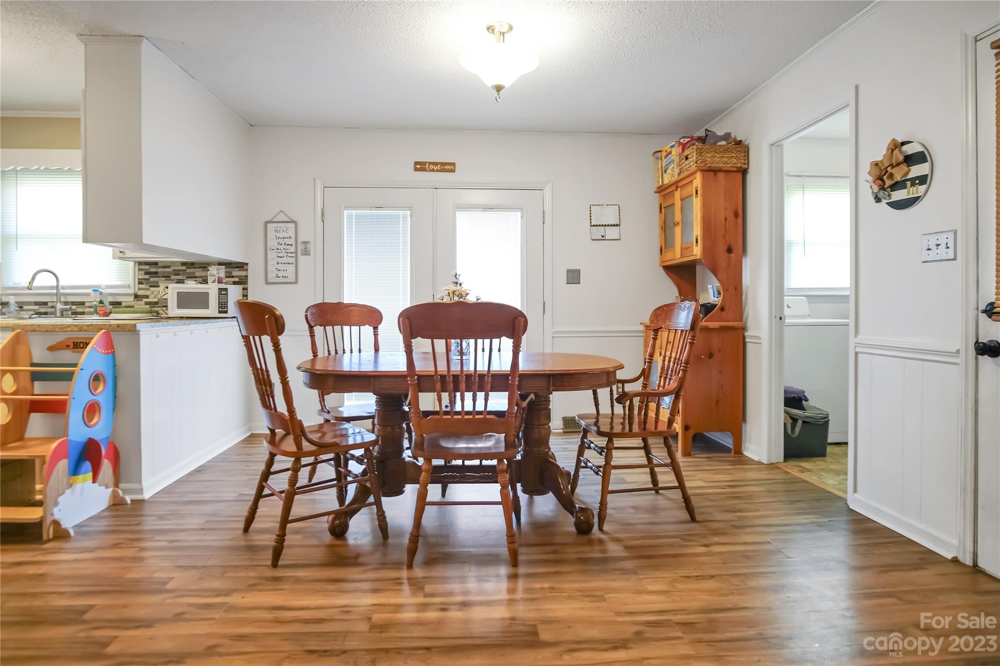 512 Goldwater Street Property Photo 7