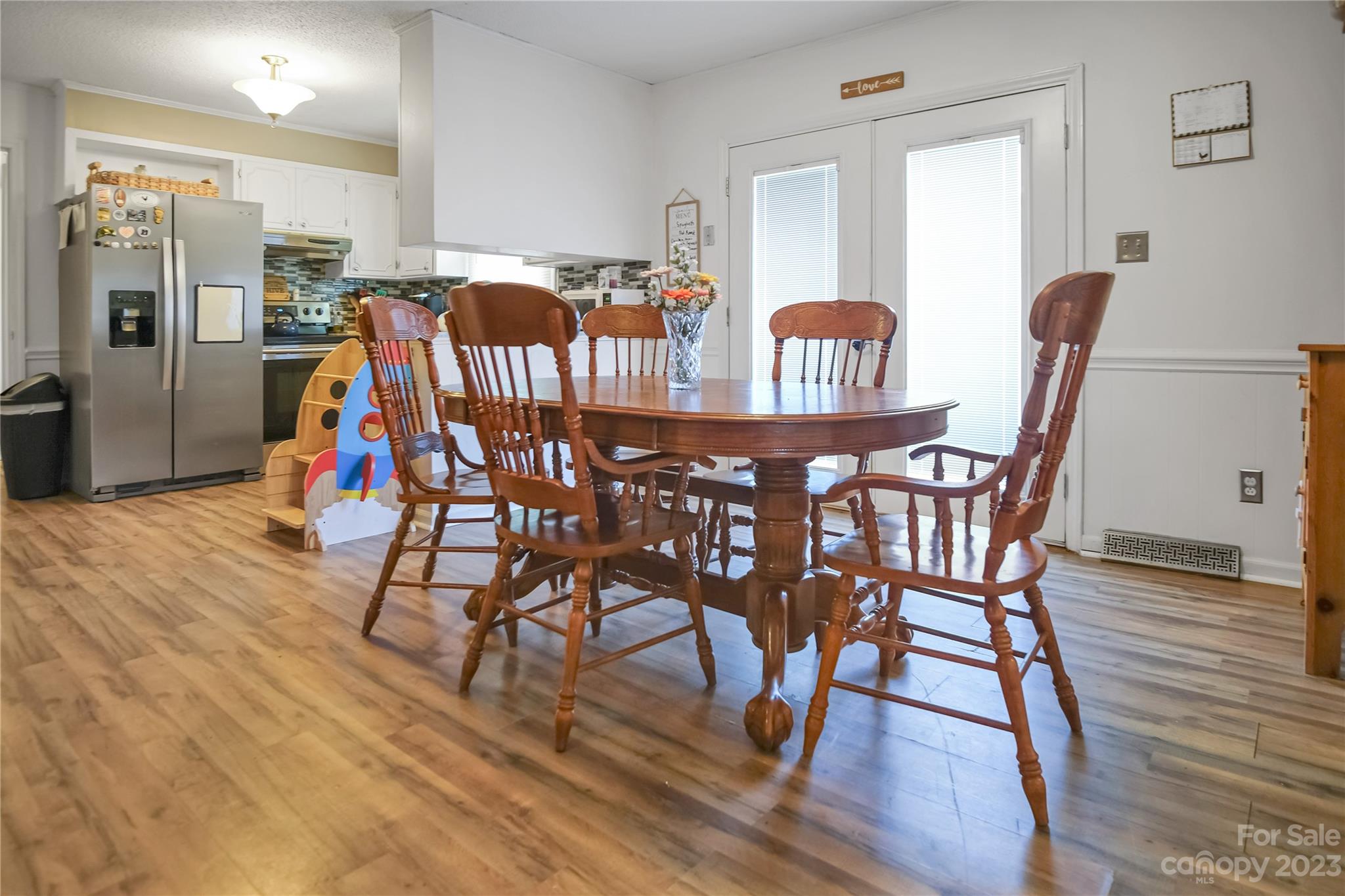 512 Goldwater Street Property Photo 8