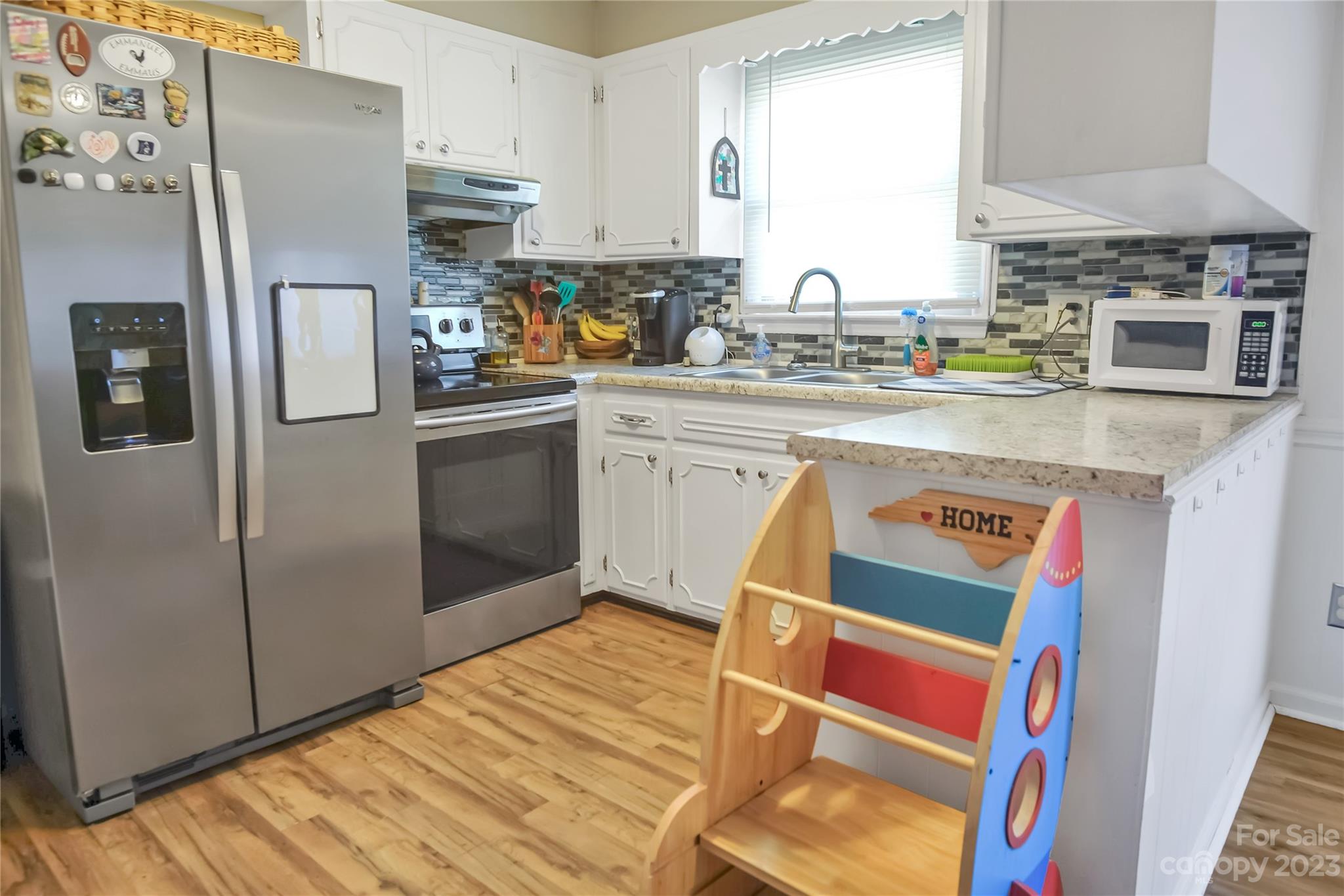 512 Goldwater Street Property Photo 10