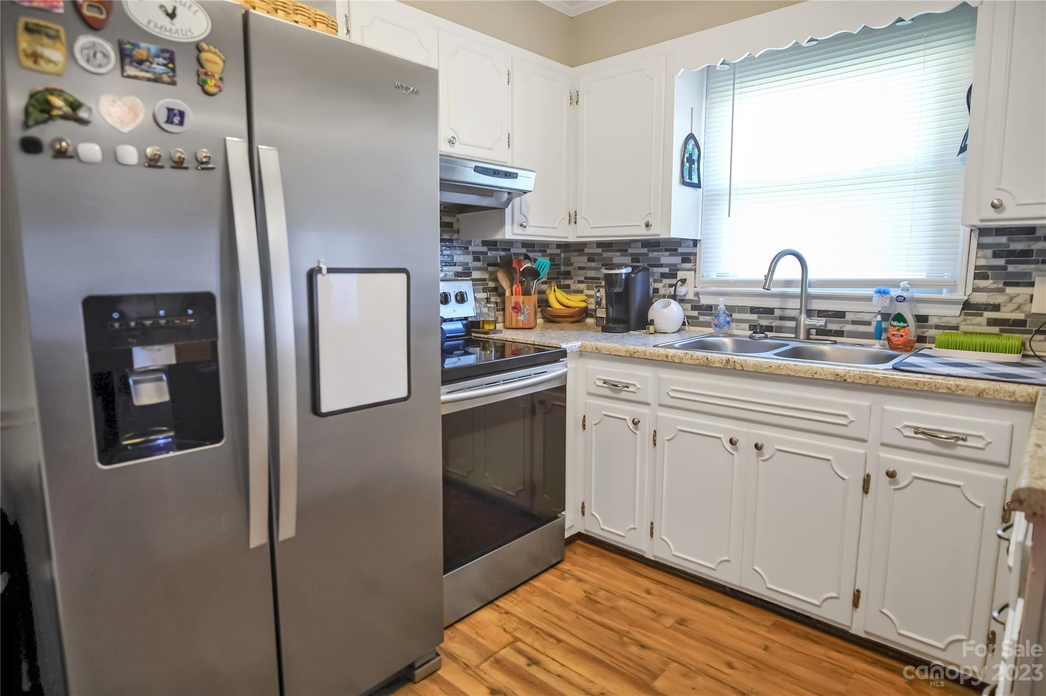 512 Goldwater Street Property Photo 12