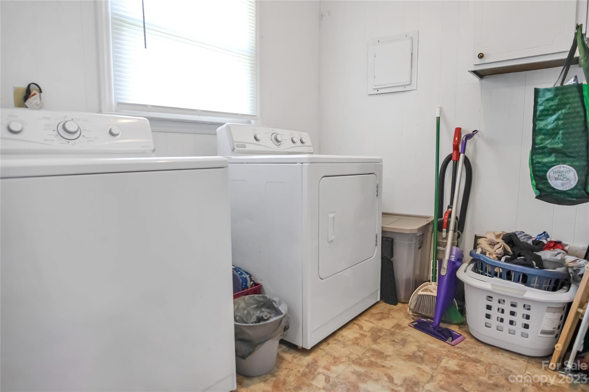 512 Goldwater Street Property Photo 14
