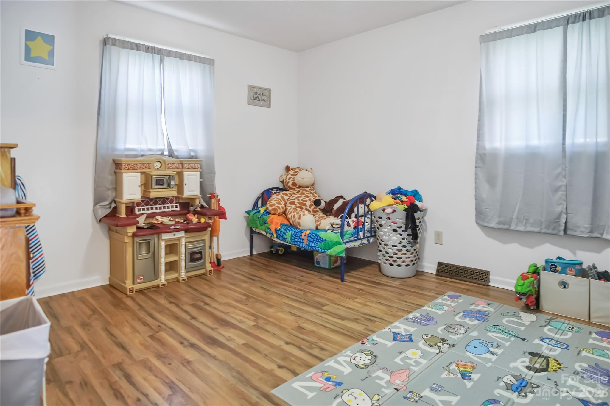 512 Goldwater Street Property Photo 18
