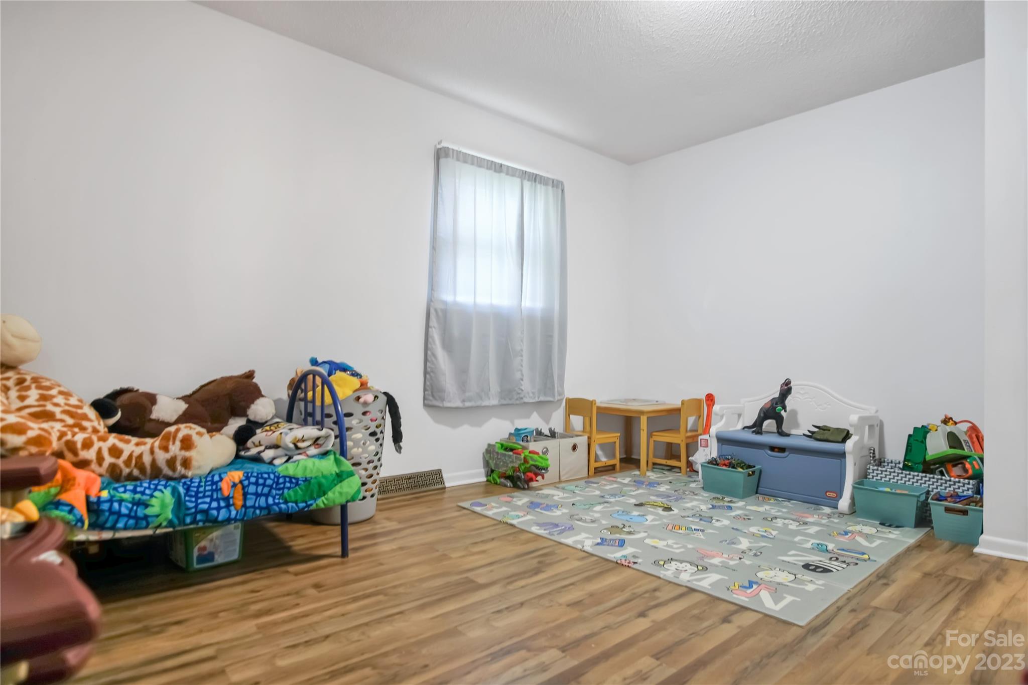 512 Goldwater Street Property Photo 19