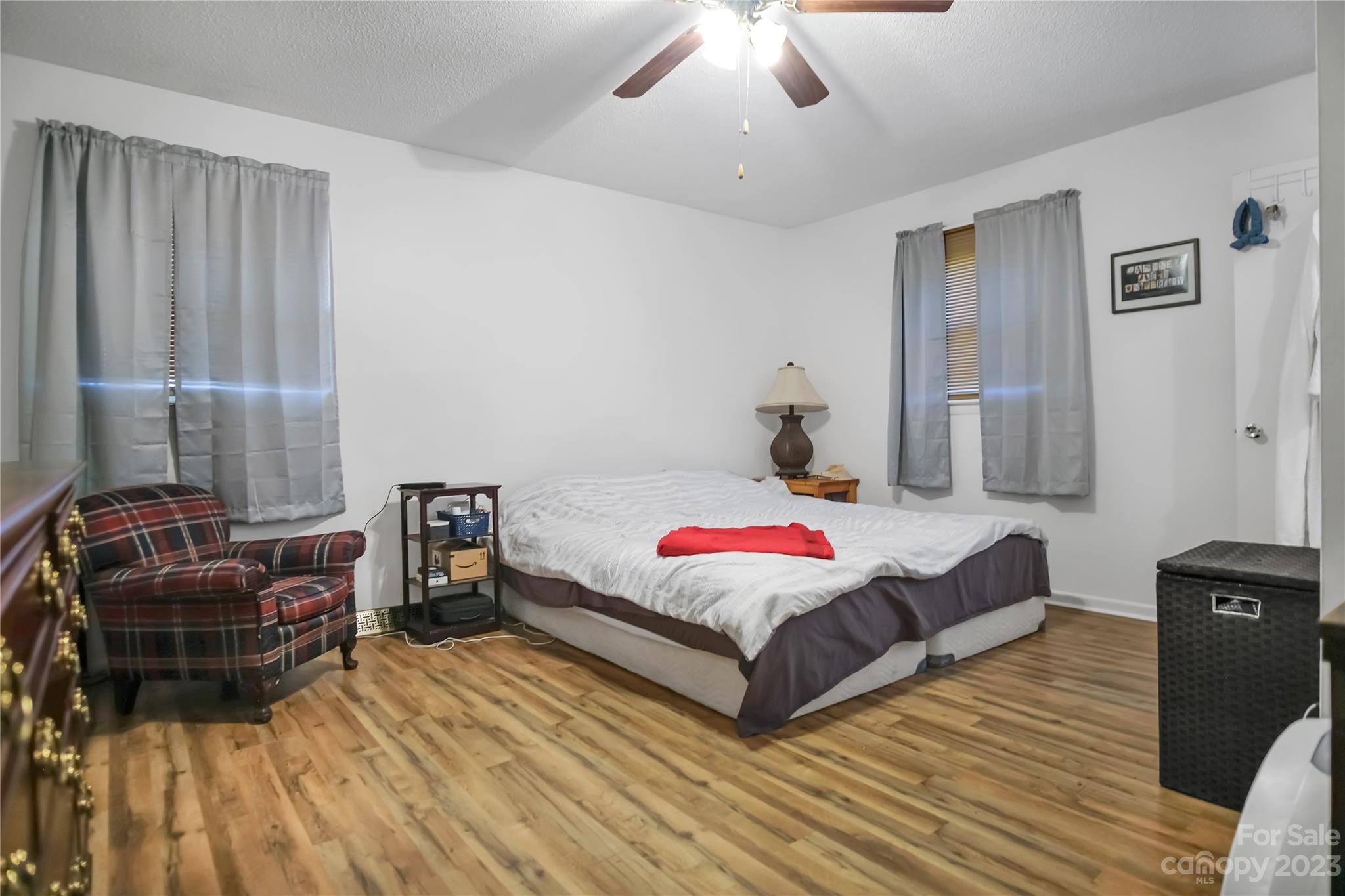 512 Goldwater Street Property Photo 20