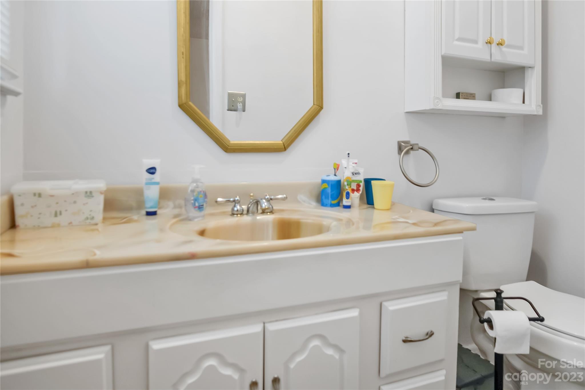512 Goldwater Street Property Photo 22