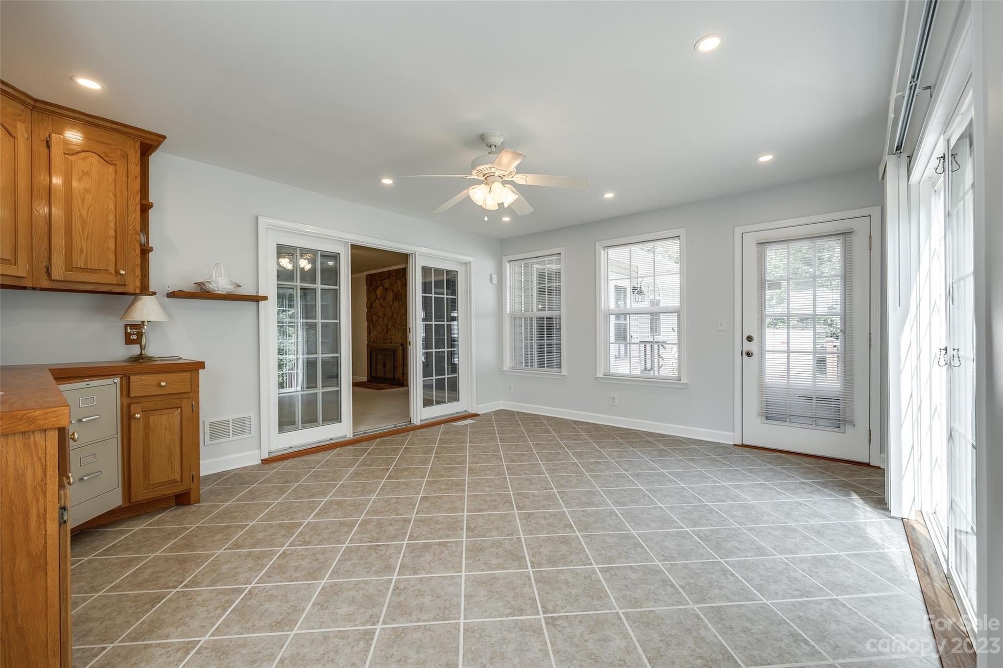3539 Autumn Lake Drive Property Photo 10