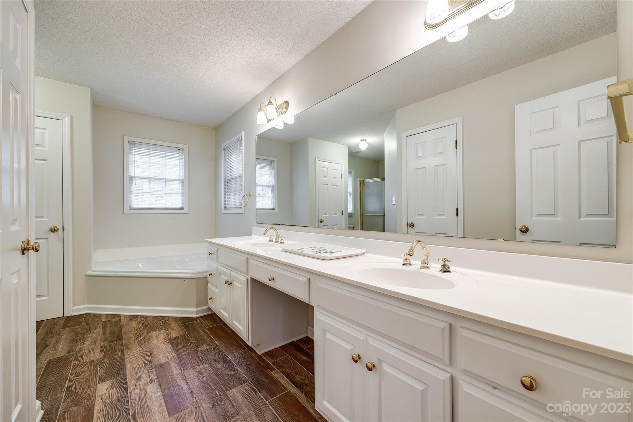 3539 Autumn Lake Drive Property Photo 20