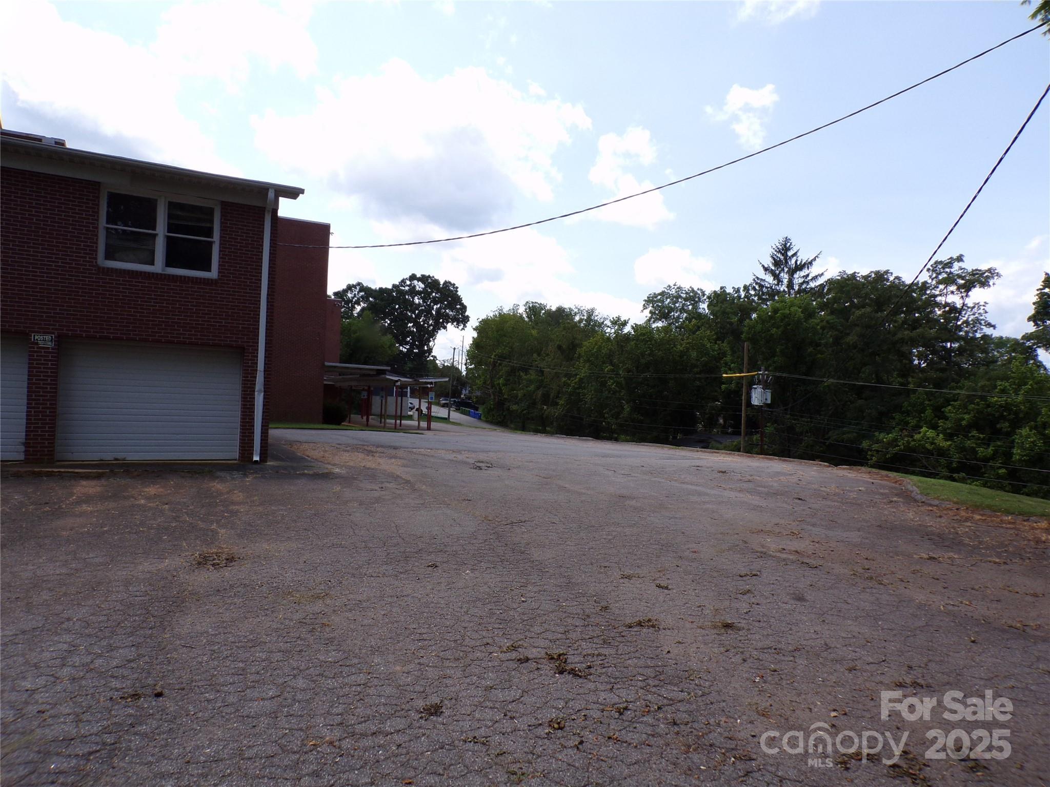 150 Westwood Place Property Photo 5