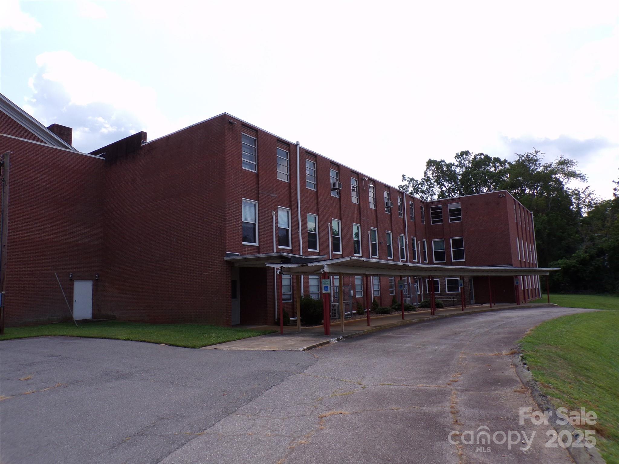 150 Westwood Place Property Photo 6