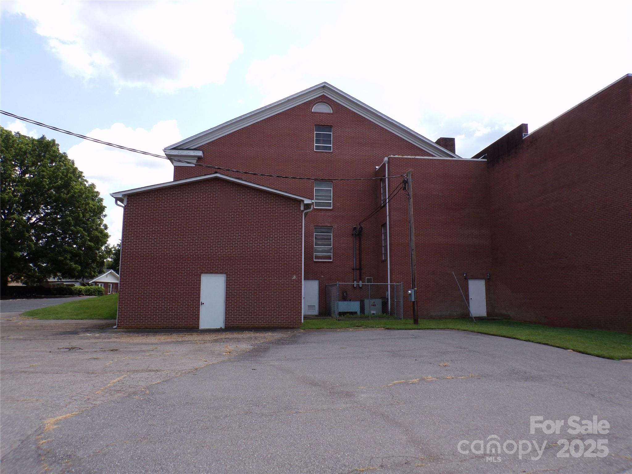 150 Westwood Place Property Photo 7