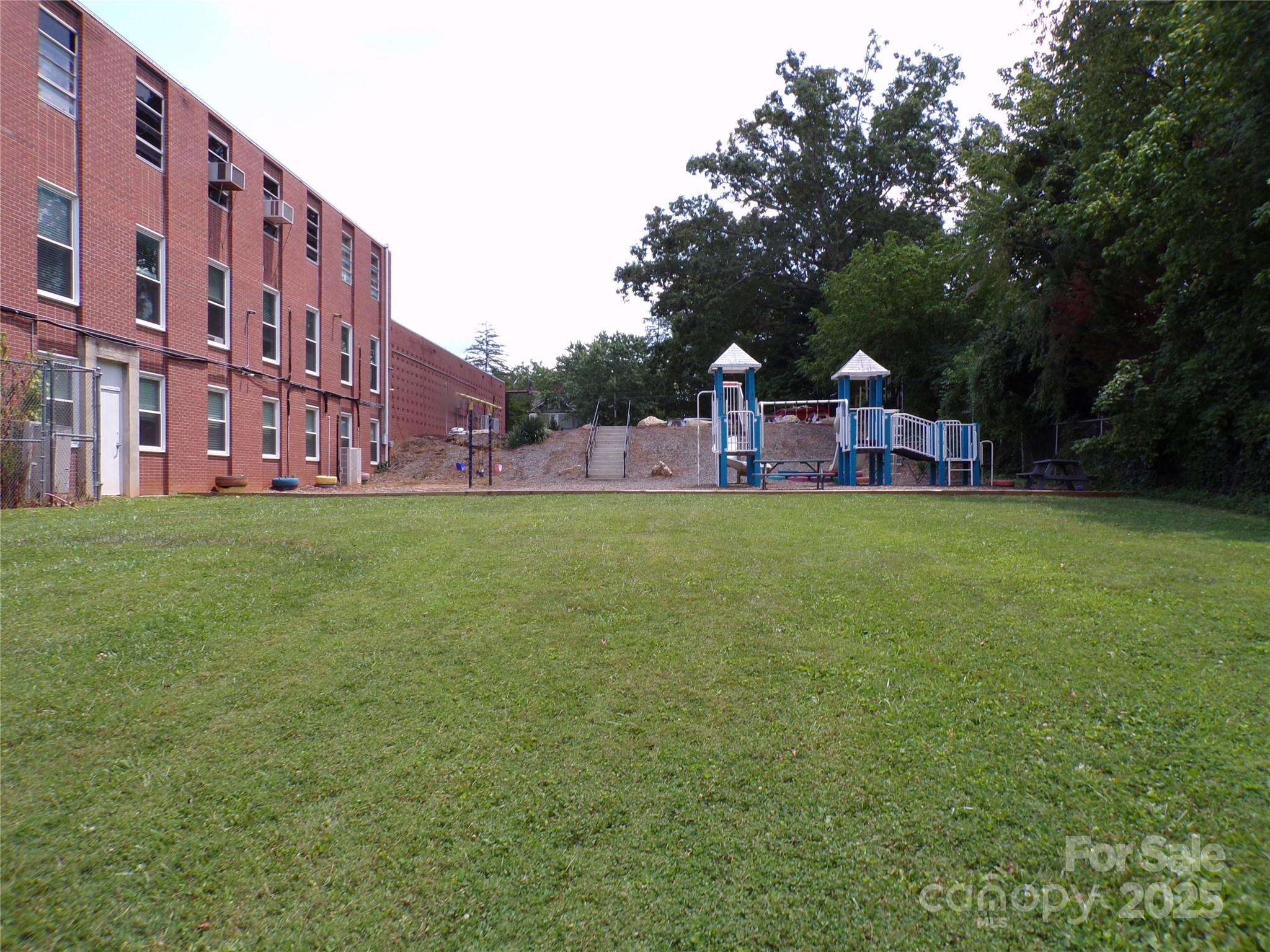 150 Westwood Place Property Photo 8