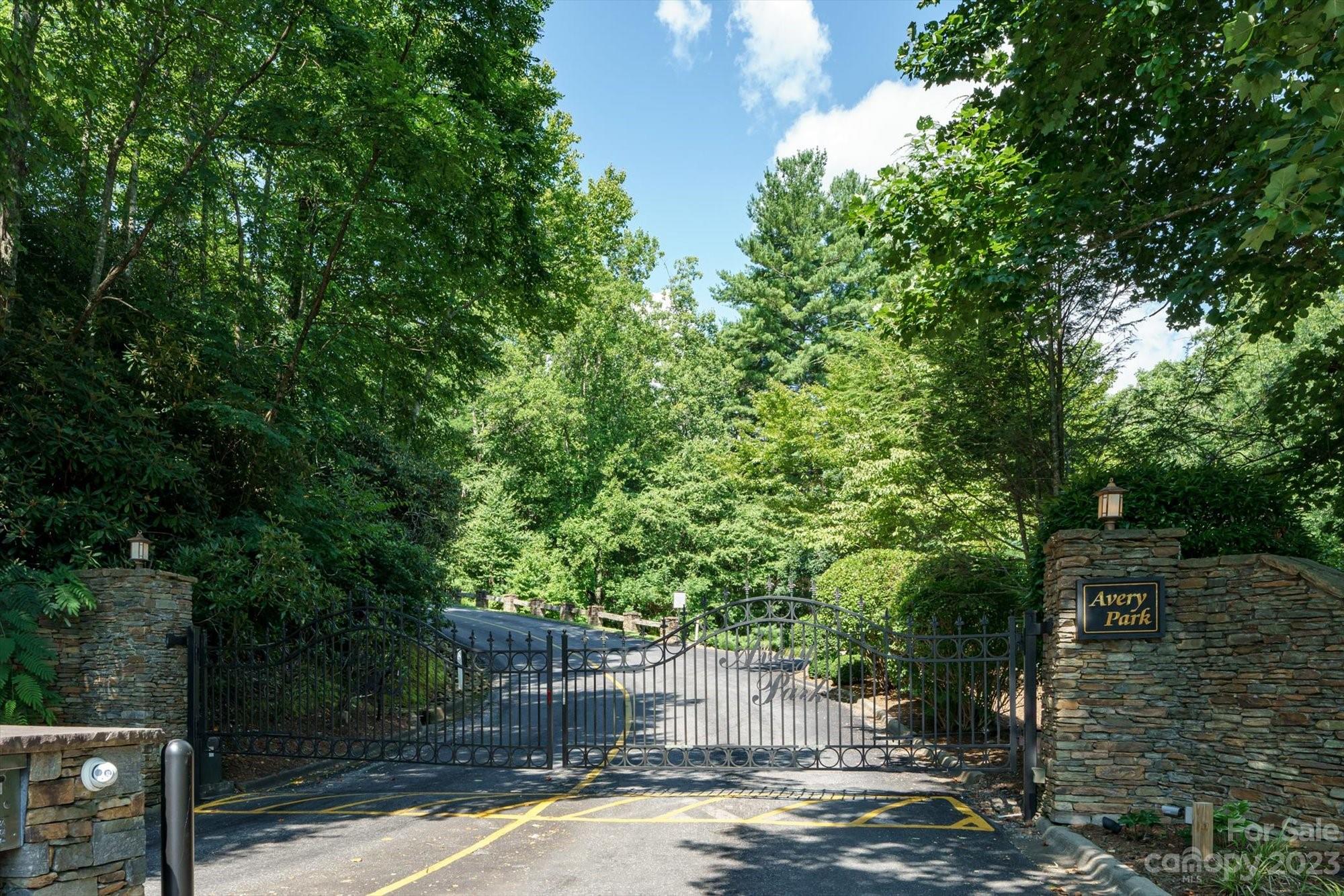 317 Boundary Tree Pass 14 Property Photo 1