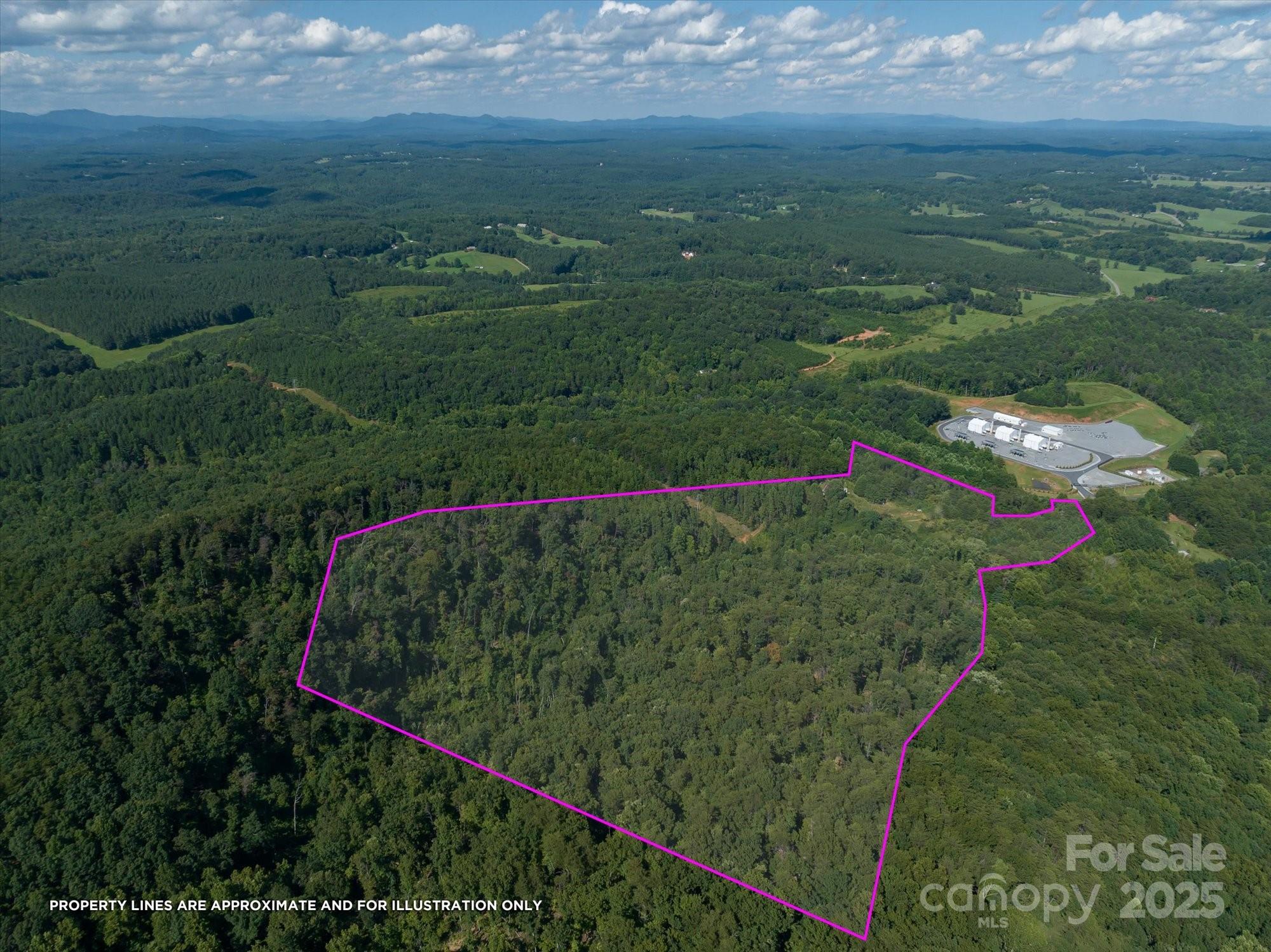 823 Silver Creek Road Property Photo 1