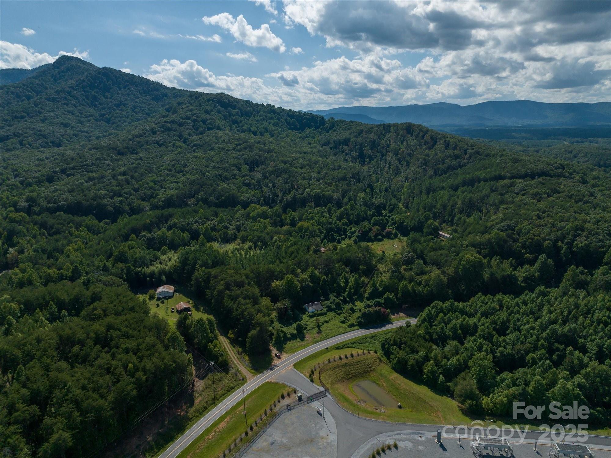 823 Silver Creek Road Property Photo 1