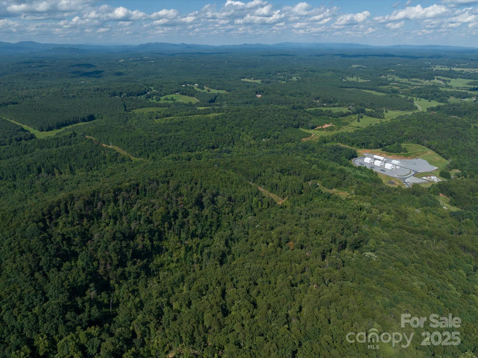 823 Silver Creek Road Property Photo 6