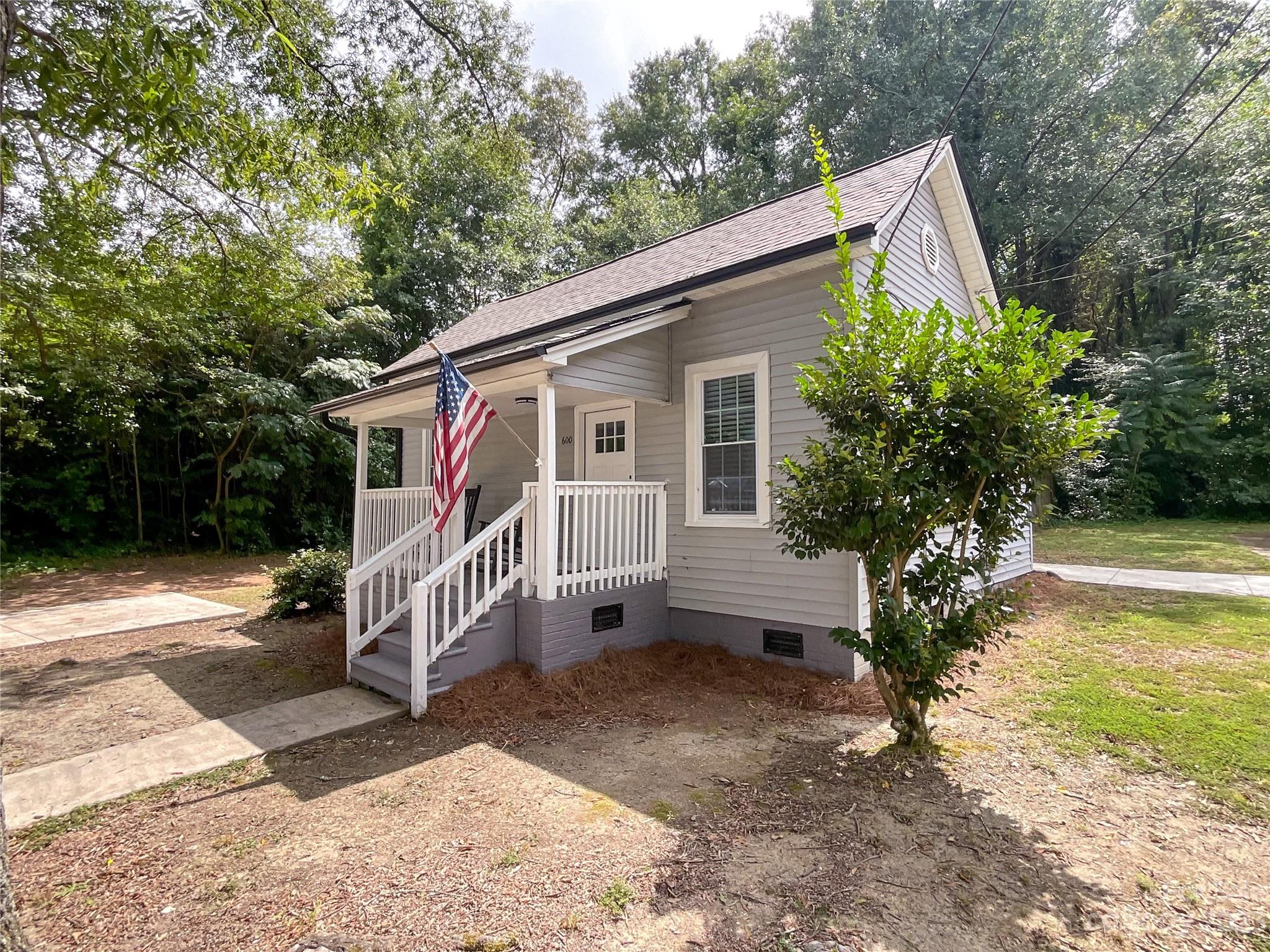 600 Foster Street Property Photo 1